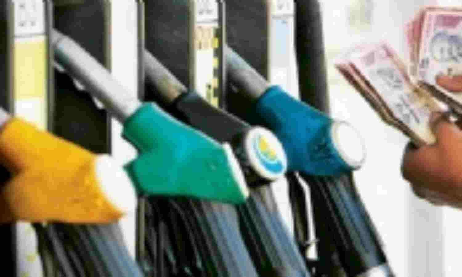 पेट्रोल-डीजल सस्ता, कीमतें लागू