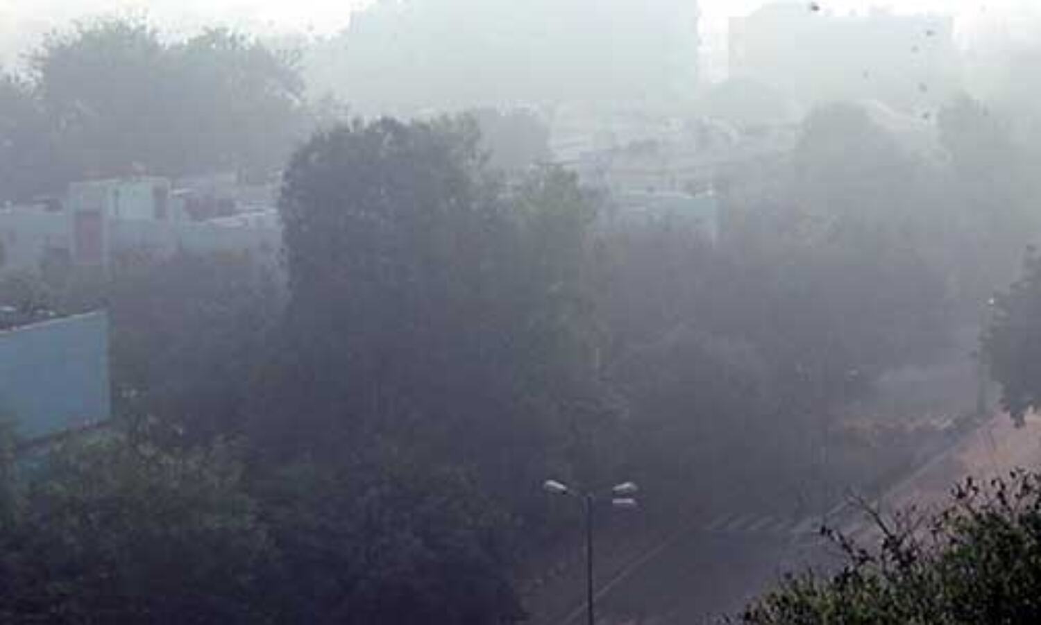 पटाखों पर बैन के बावजूद दिल्ली में छाई धुंध पटाखों पर बैन के बावजूद दिल्ली में छाई धुंध