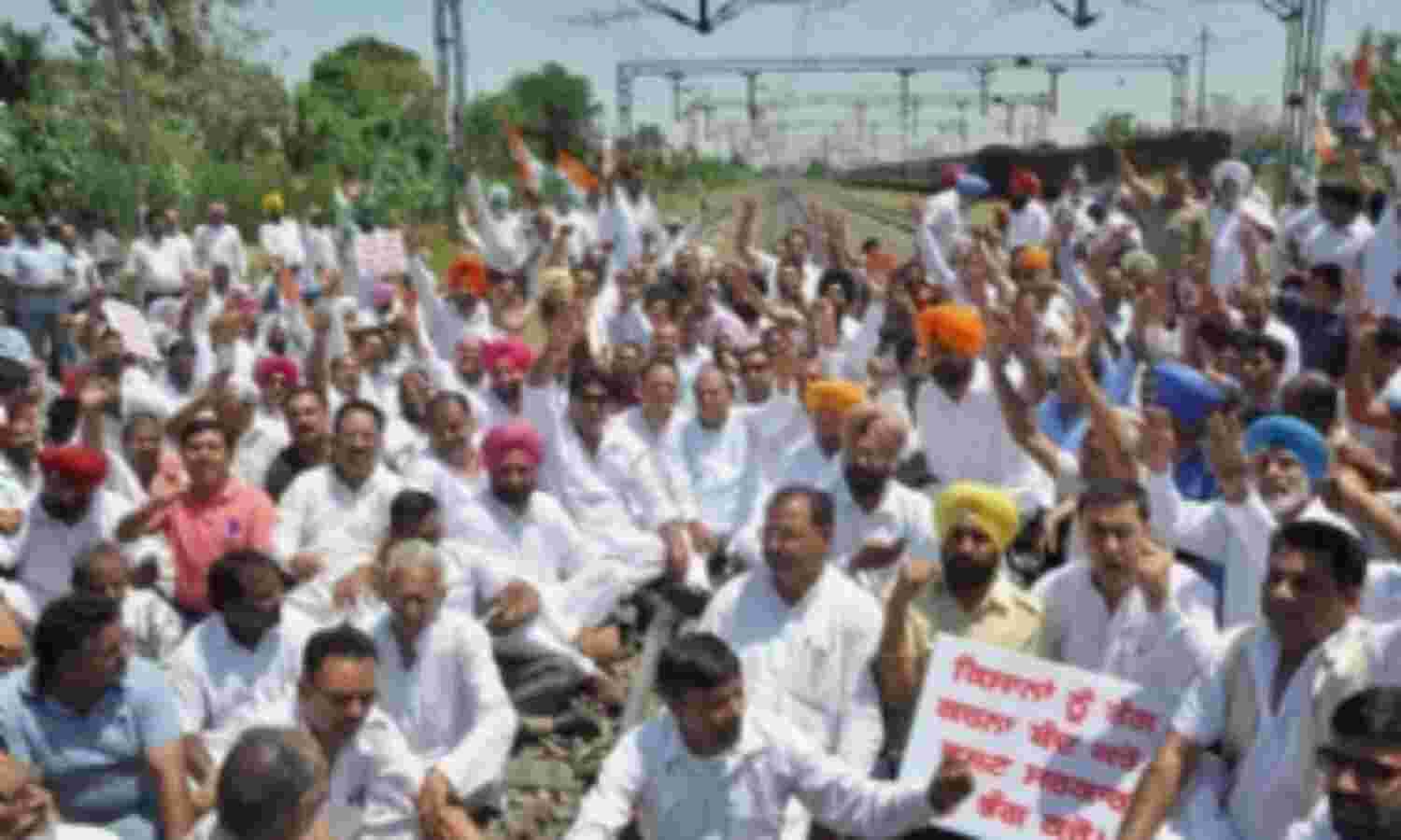 पंजाब में फिलहाल नहीं चलेंगी उनकी बसें पंजाब में फिलहाल नहीं चलेंगी उनकी बसें