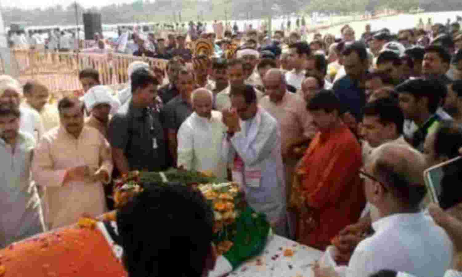 पंचतत्व में विलीन हुए अनिल माधव दवे पंचतत्व में विलीन हुए अनिल माधव दवे