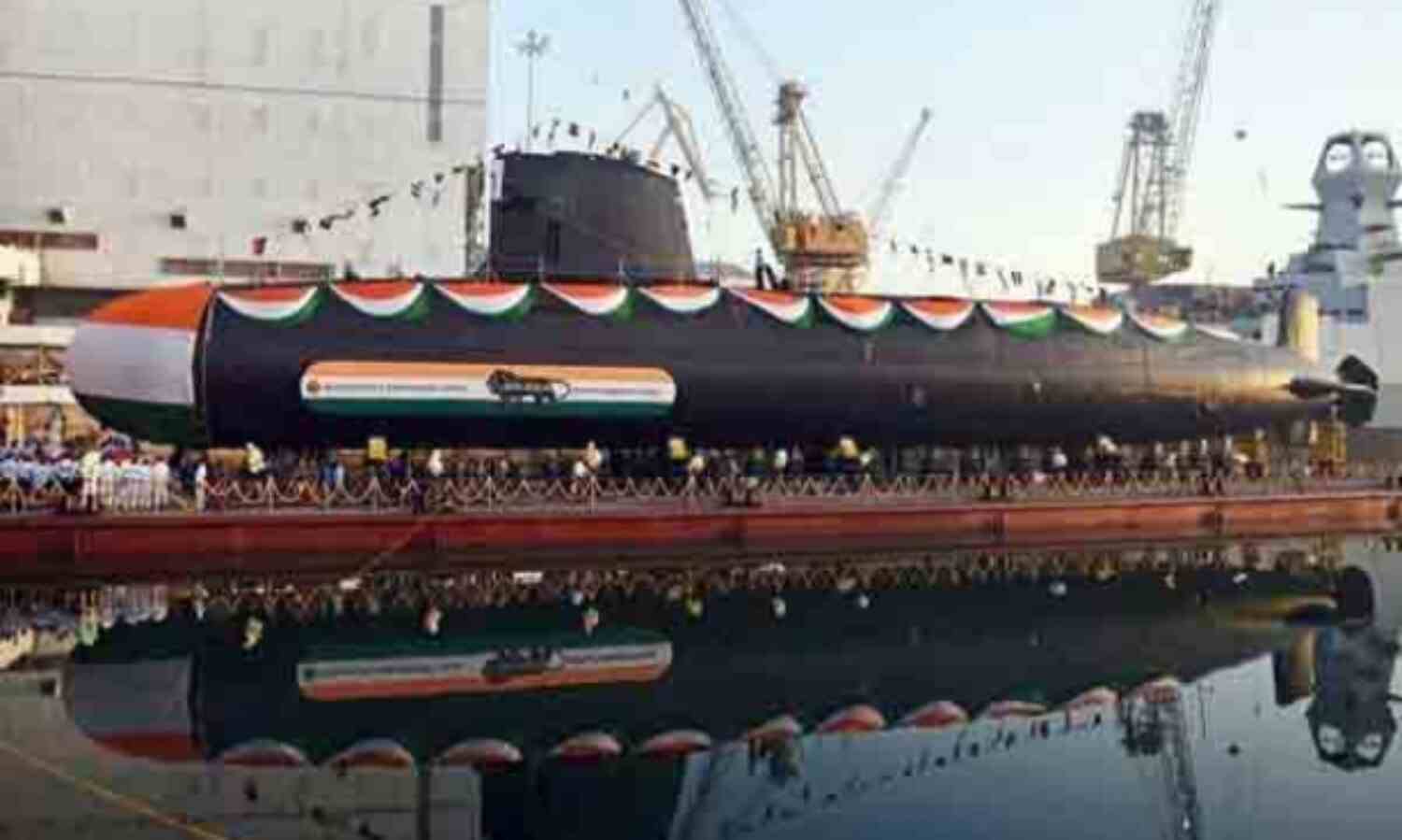 नौसेना में शामिल हुई पनडुब्बी स्कॉर्पीन करंज नौसेना में शामिल हुई पनडुब्बी स्कॉर्पीन करंज