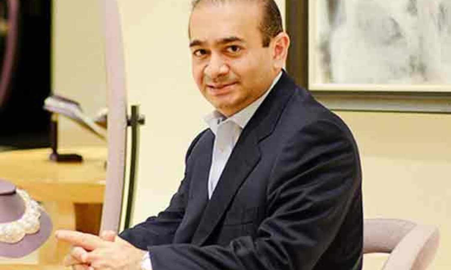 नीरव मोदी के मुंबई अपार्टमेंट से करोड़ों के आभूषण, घड़ियां जब्त