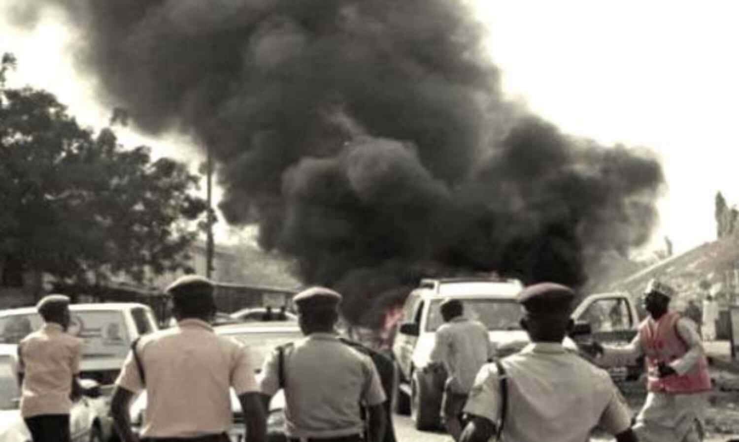 नाइजीरिया में आत्मघाती हमला, 28 की मौत और 82 घायल नाइजीरिया में आत्मघाती हमला, 28 की मौत और 82 घायल