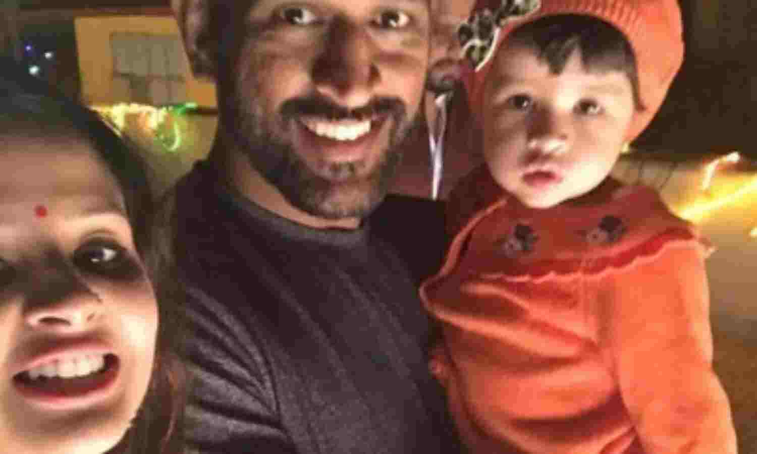 न्यूजीलैंड को हराकर धोनी पहुंचे रांची, परिवार संग मनायी दिवाली