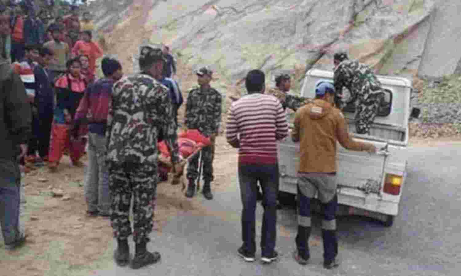 नेपाल: बस दुर्घटना में 24 लोगों की मौत