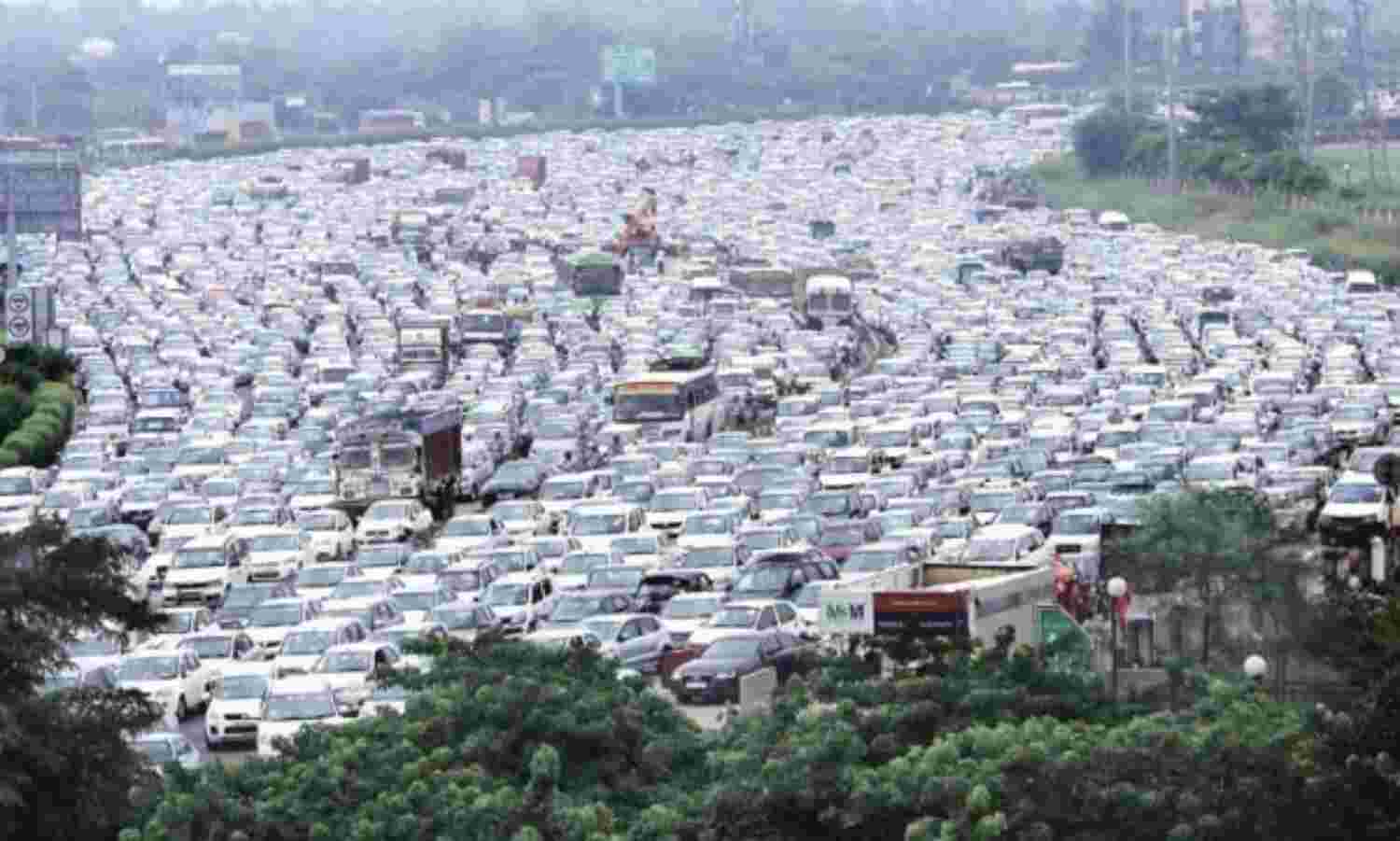 दिल्ली-गुरुग्राम मार्ग पर भारी जाम, शहर की रफ्तार पर लगा ब्रेक दिल्ली-गुरुग्राम मार्ग पर भारी जाम, शहर की रफ्तार पर लगा ब्रेक