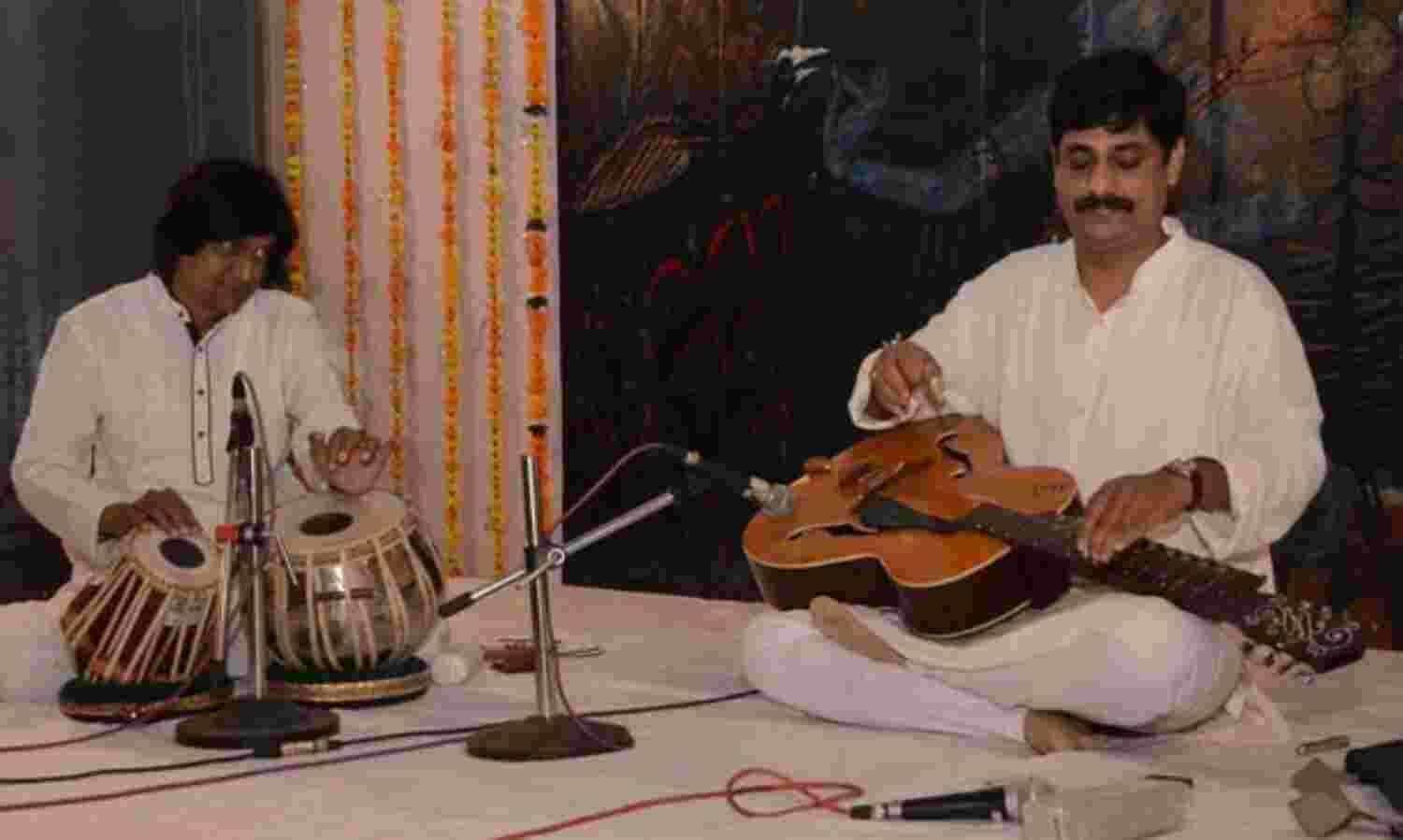 दिल के तार छेड़ गया दीपक का गिटार