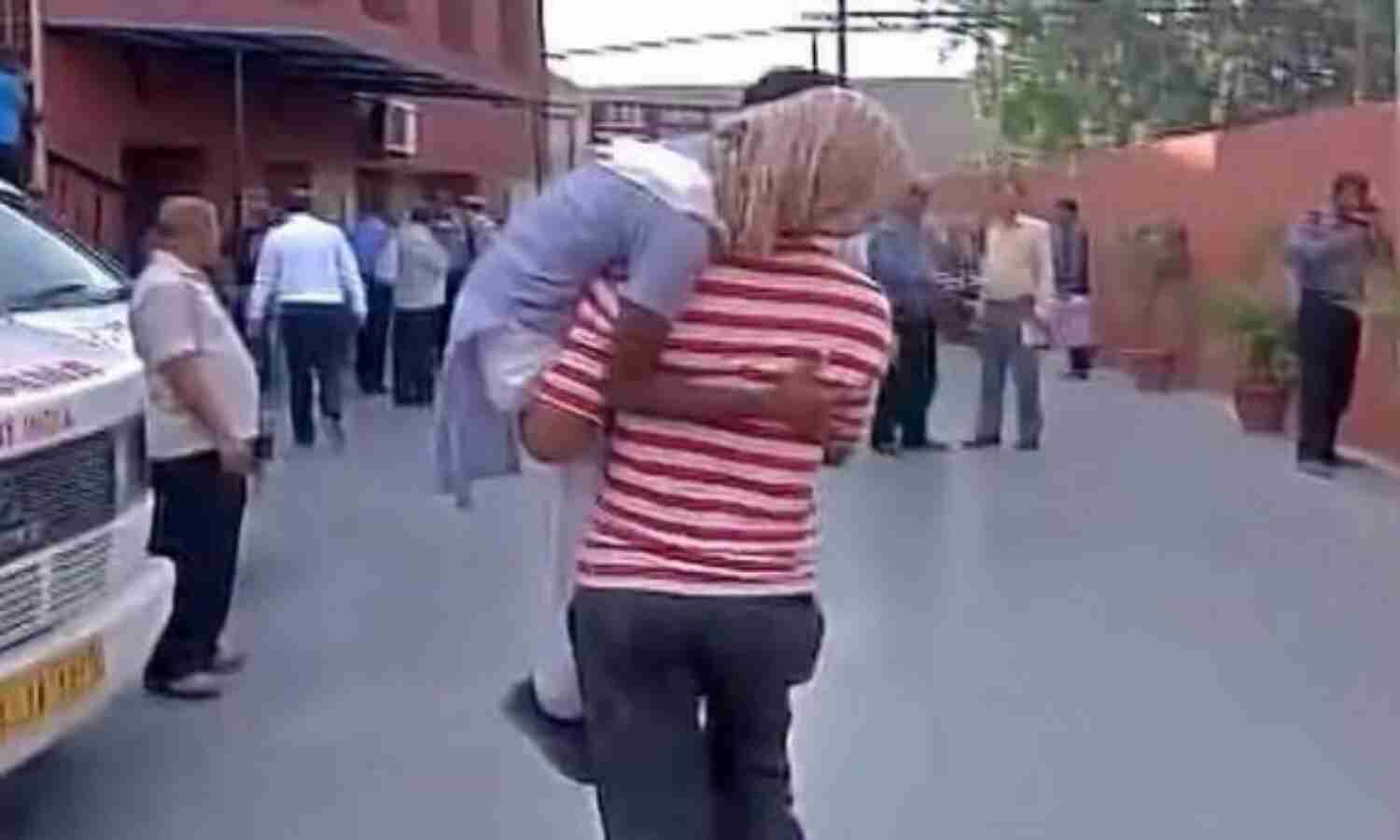 दिल्ली : तुगलकाबाद स्थित एक स्कूल के समीप गैस रिसाव से 150 से ज्यादा बच्चे बीमार