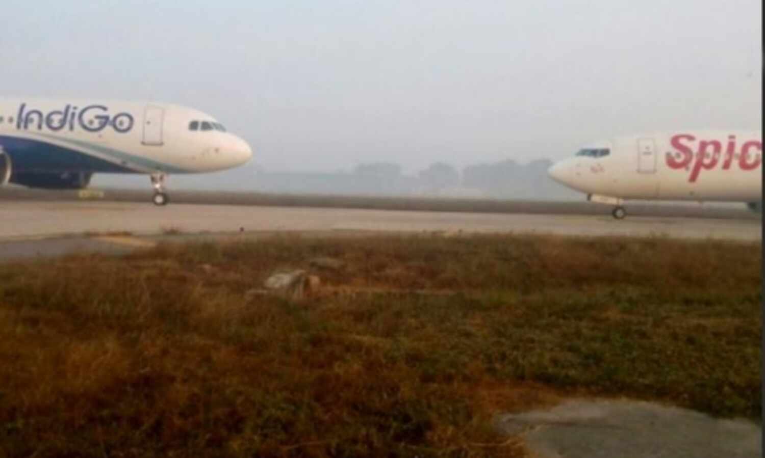 दिल्ली एयरपोर्ट पर भिड़ने से बची इंडिगो और स्पाइस जेट की फ्लाइट