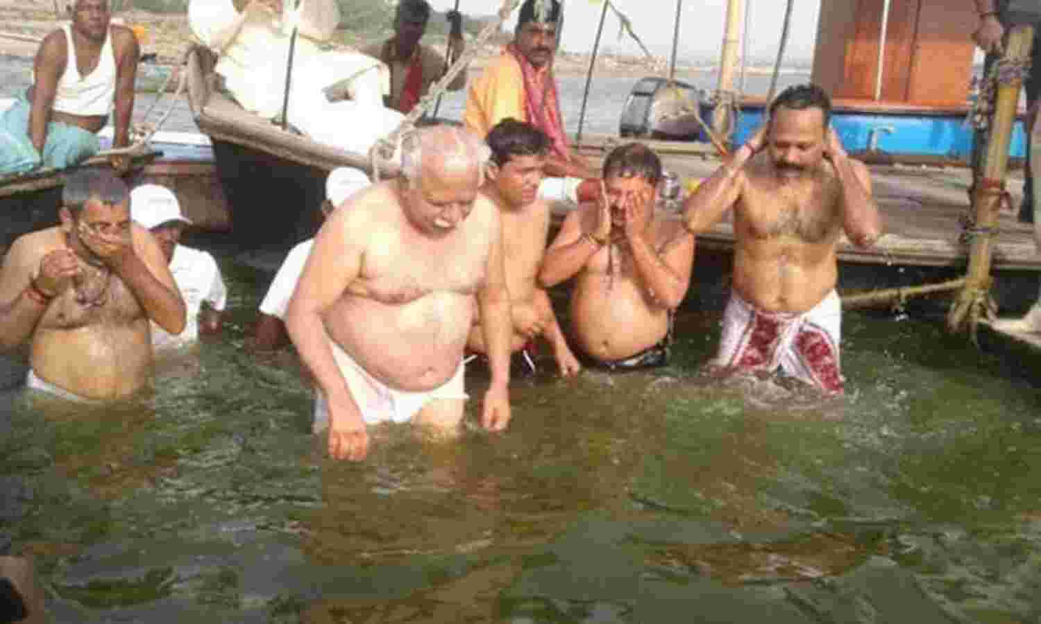 दिग्गज नेताओं ने किया इलाहाबाद संगम में स्नान