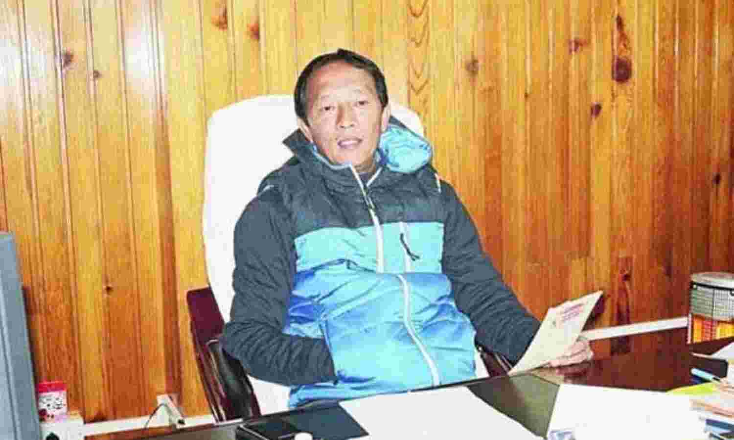 दार्जिलिंग मामला : रंग बदल रही राजनीति, विमल की जगह विनय का बढ़ रहा है कद दार्जिलिंग मामला : रंग बदल रही राजनीति, विमल की जगह विनय का बढ़ रहा है कद