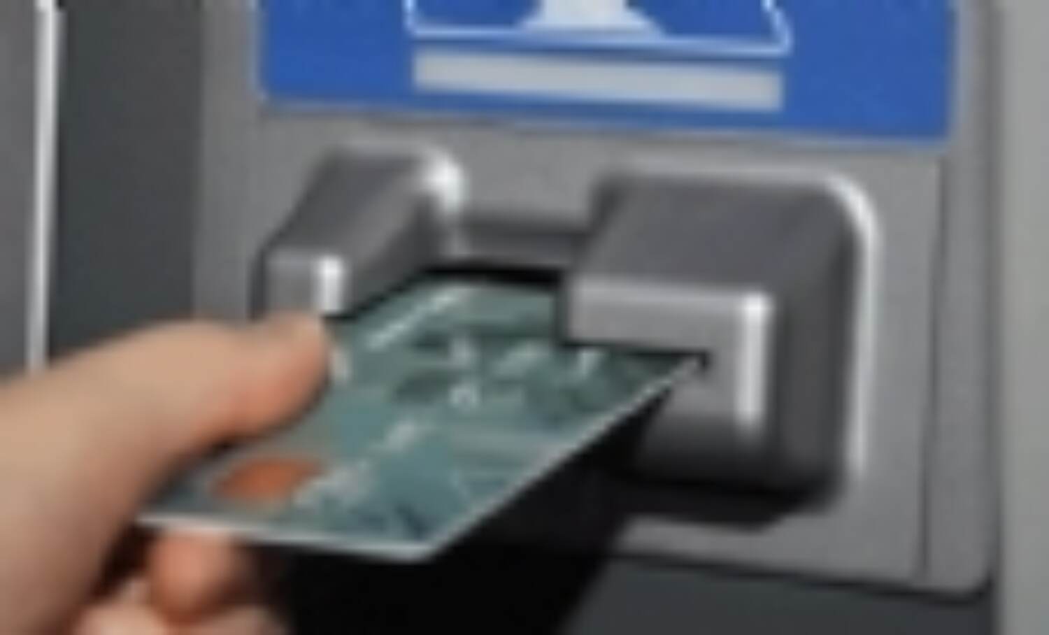 दूसरे बैंक के एटीएम से पैसे निकालने पर कटेंगे पैसे दूसरे बैंक के एटीएम से पैसे निकालने पर कटेंगे पैसे