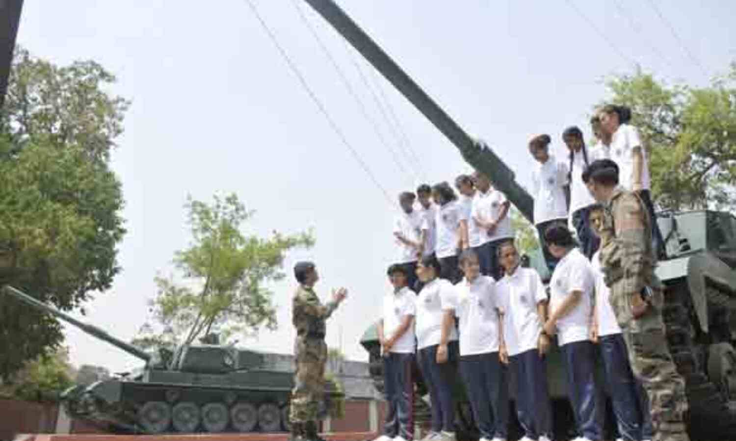 देश में पहली बार लड़कियों के लिए खुले सैनिक विद्यालय के दरवाजे देश में पहली बार लड़कियों के लिए खुले सैनिक विद्यालय के दरवाजे