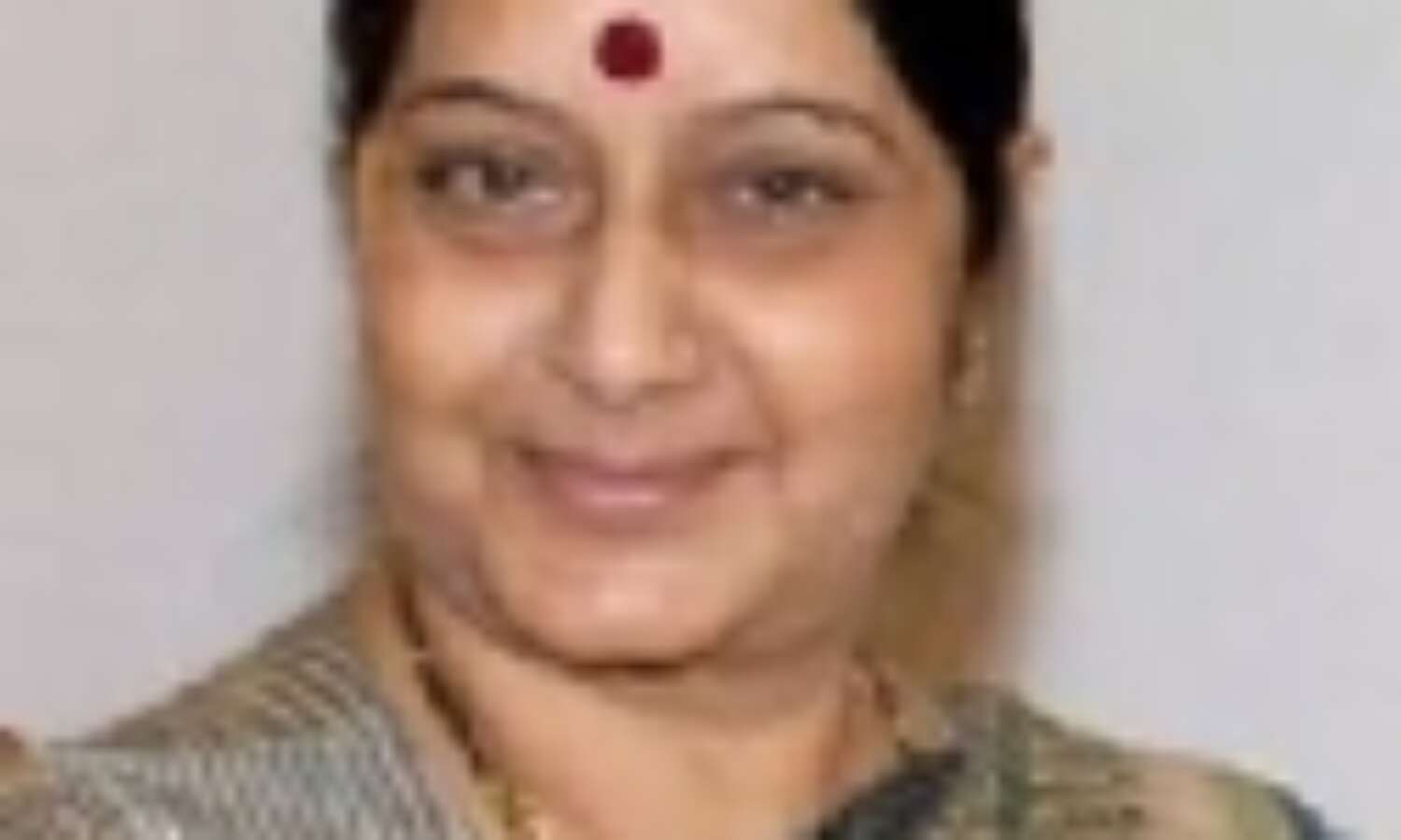 दुबई में फंसे भारतीयों की मदद में जुटी केंद्र सरकार दुबई में फंसे भारतीयों की मदद में जुटी केंद्र सरकार