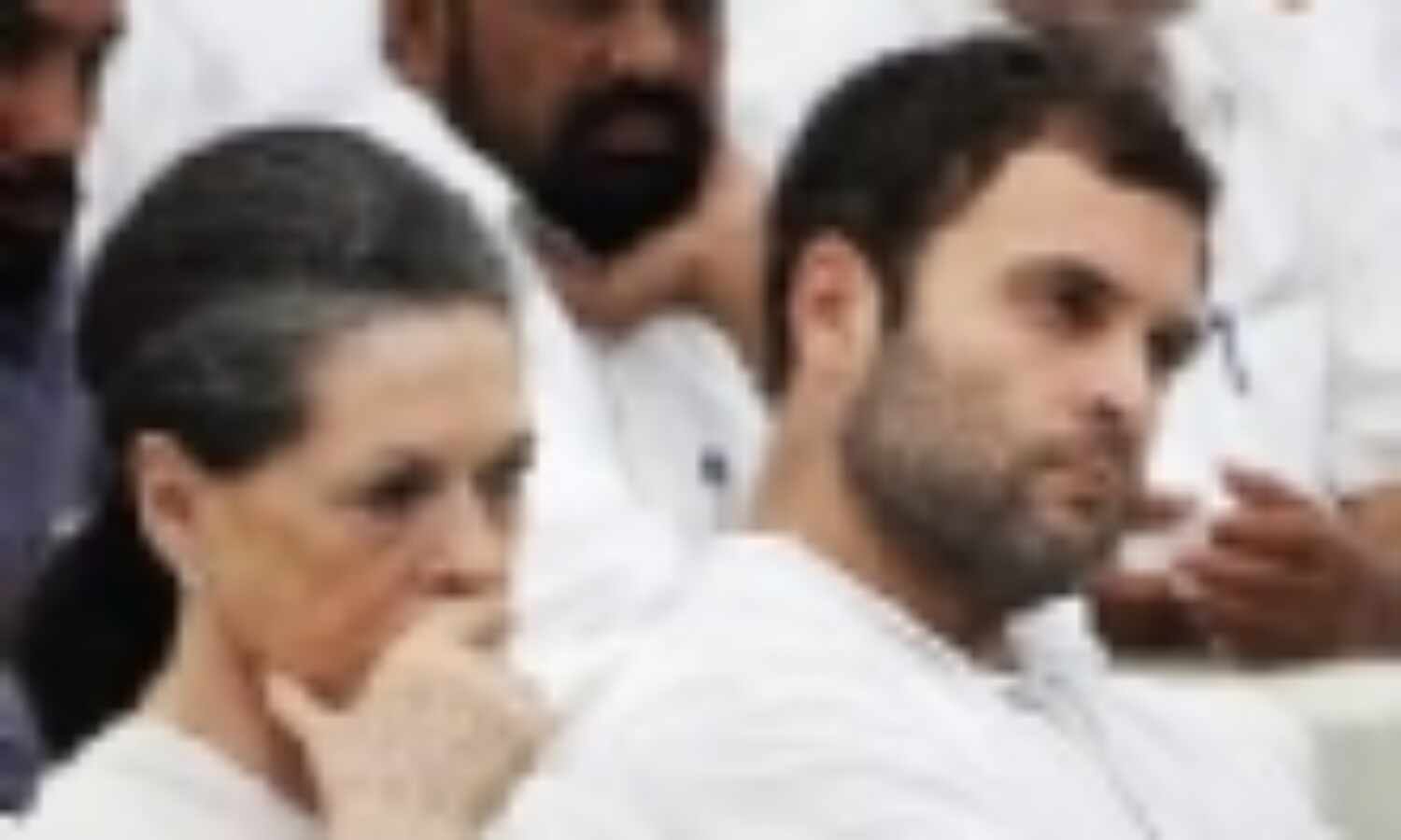 थल सेना दिवस पर सोनिया-राहुल ने सैनिकों को बधाई दी