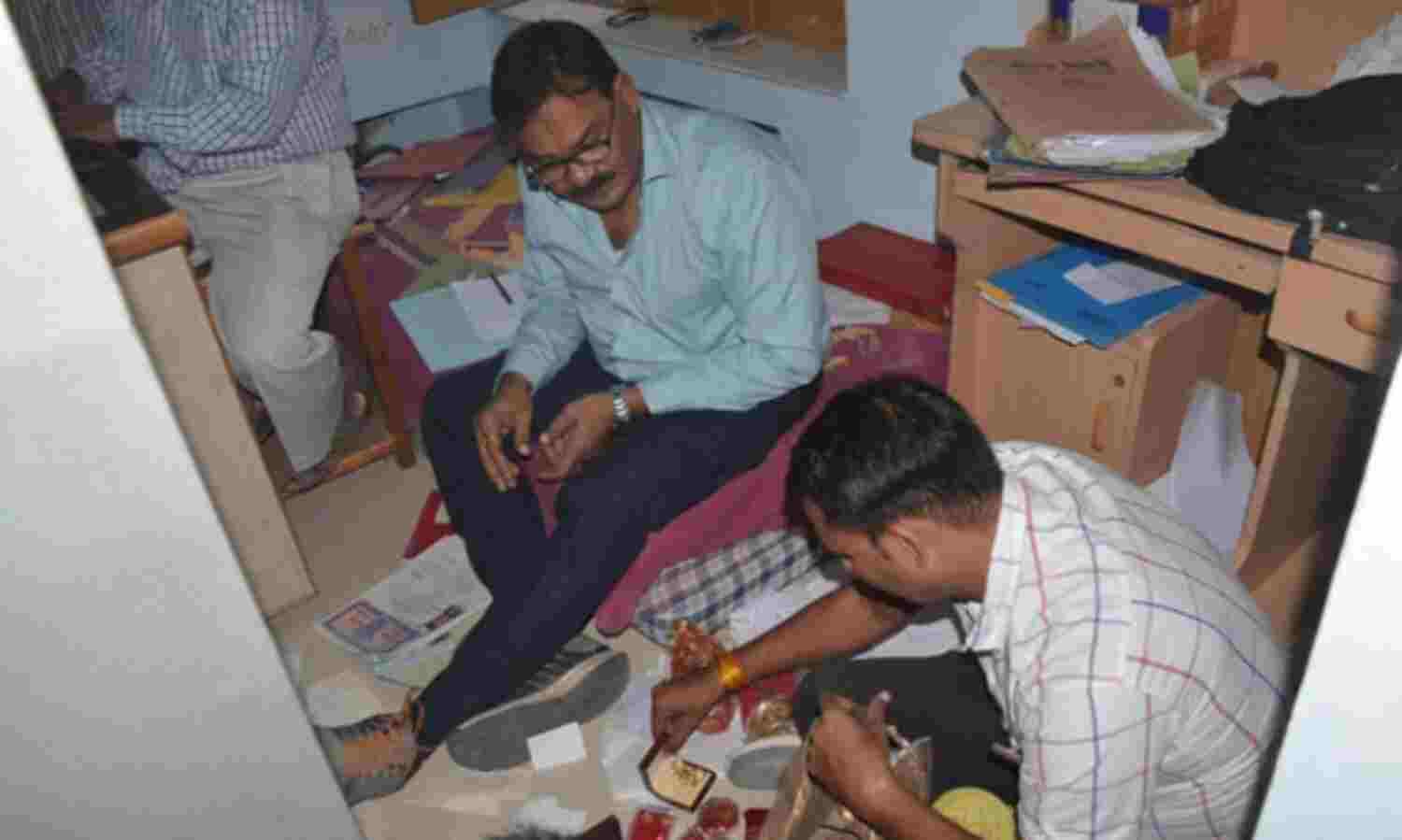 तीस साल की नौकरी में करोड़ो का मालिक बना उपमहाप्रबंधक