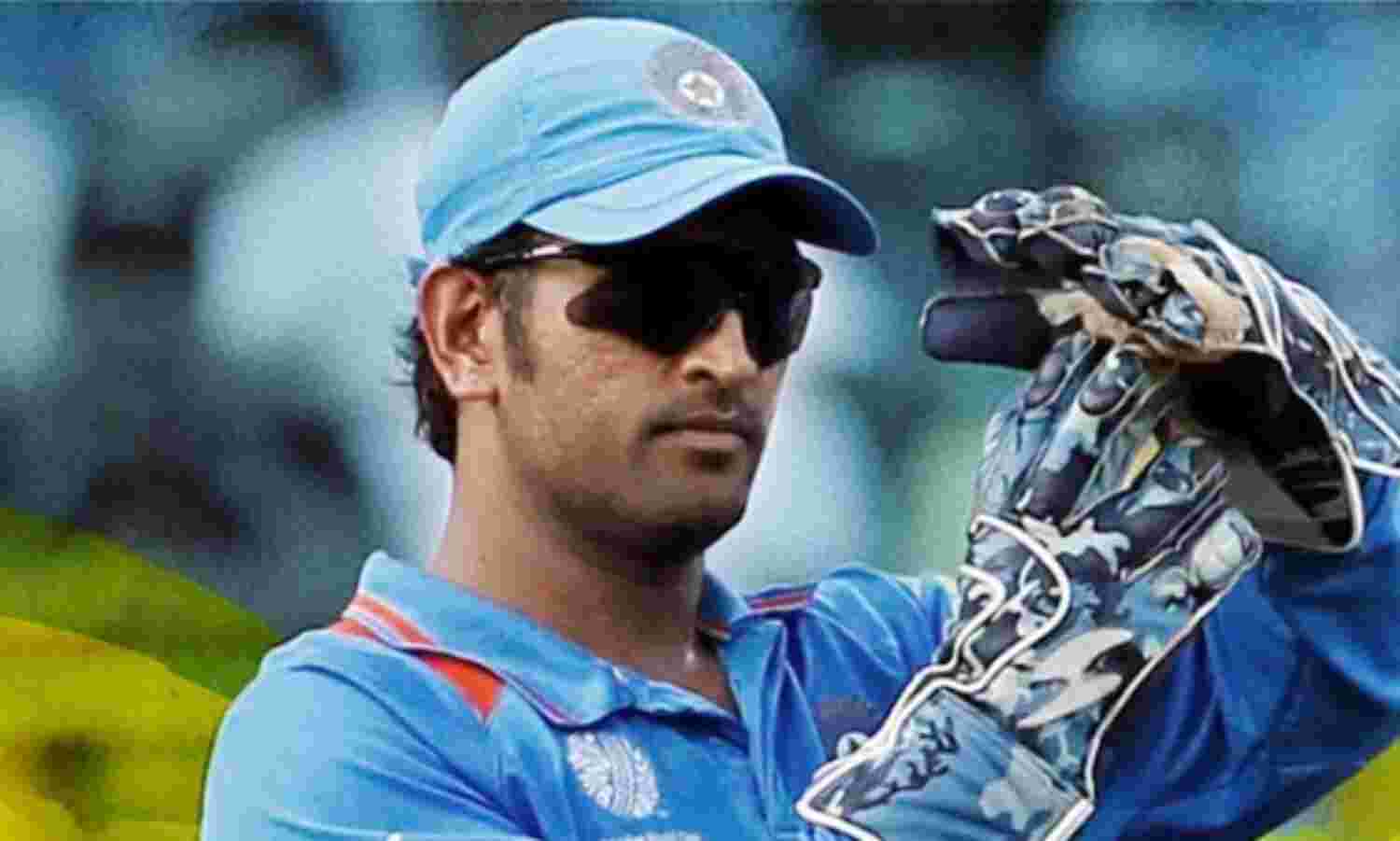 तो इसलिए अपने दस्ताने और पैड्स नीलाम करेंगे धौनी