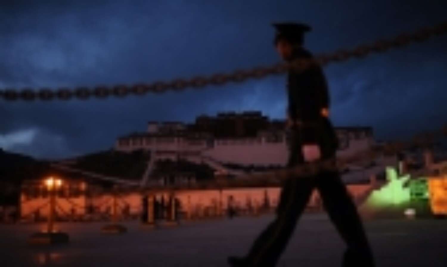 तिब्बत : बौद्ध मठों बढ़ा चीनी पहरा