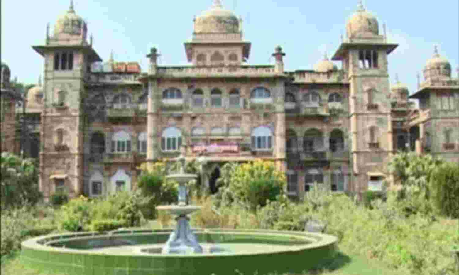 जहां होता है उपचार, वहीं पनप रहा डेंगू का लार्वा