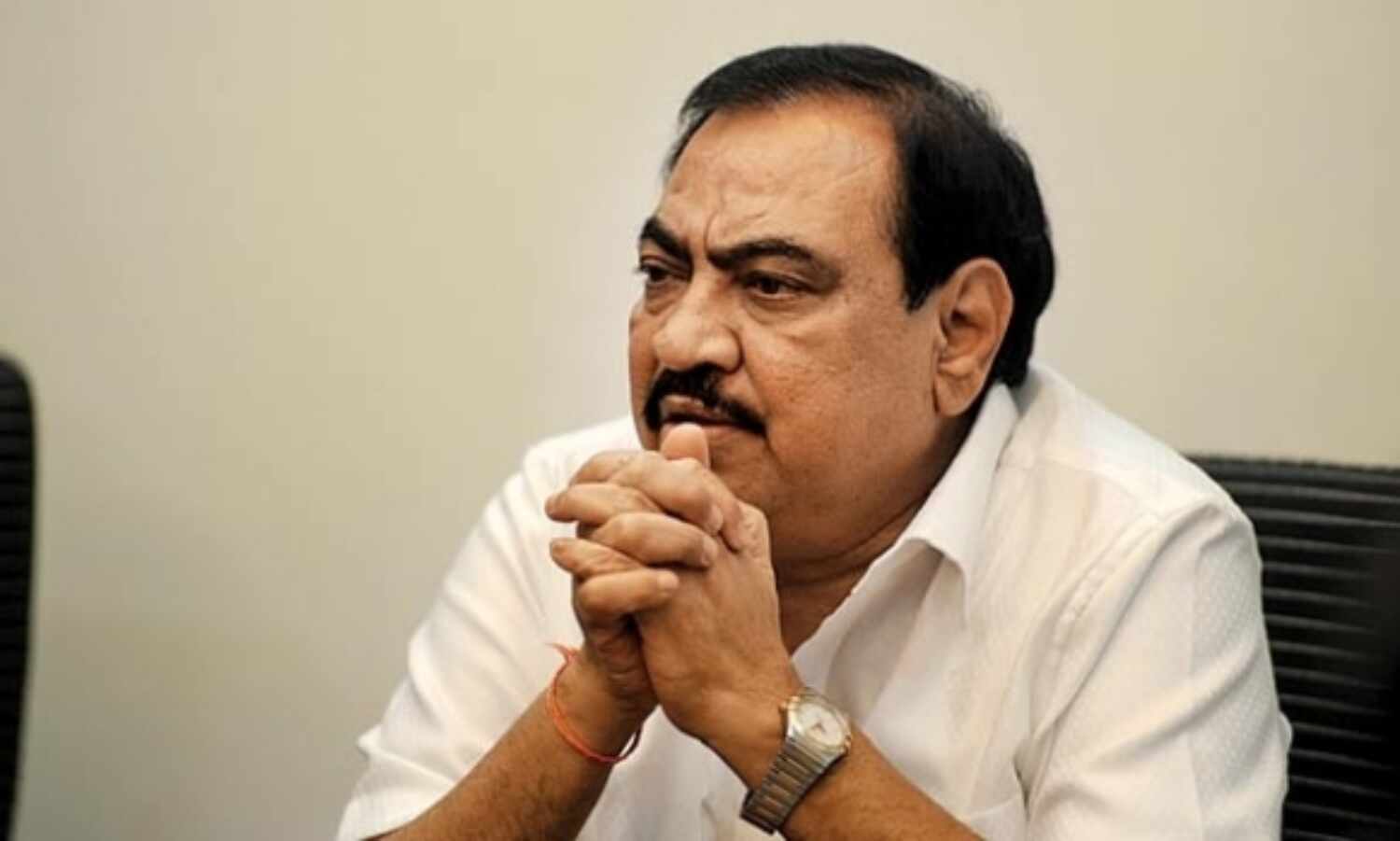 जमीन घोटाले खड़से पर लटकी तलवार, जा सकती है कुर्सी