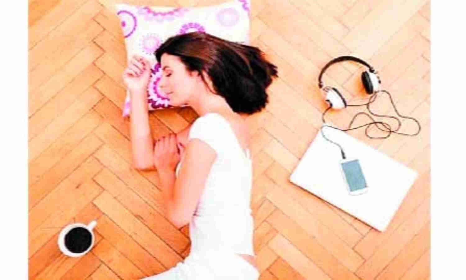 जमीन पर सोने के हैं बहुत लाभ