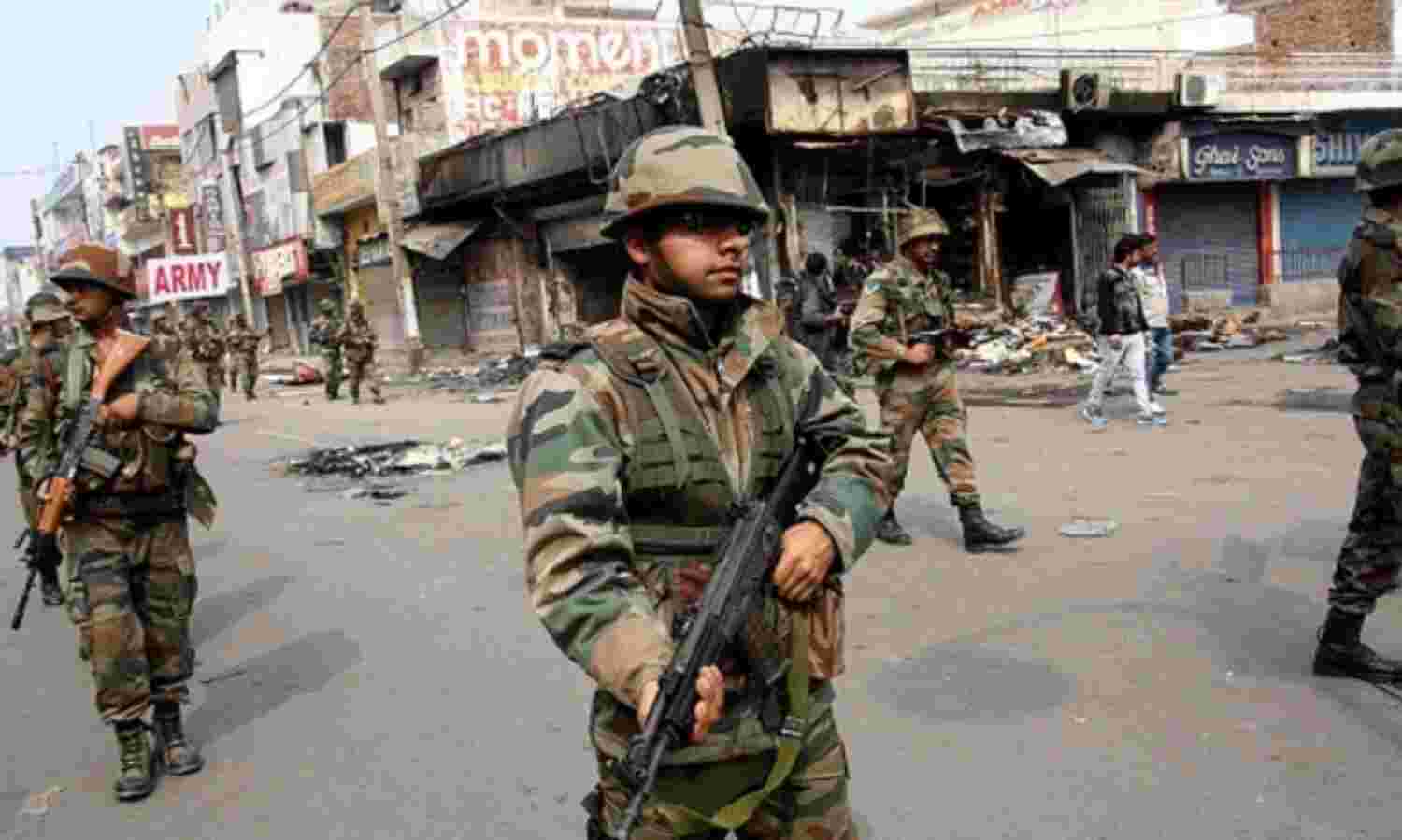 जम्मू-कश्मीर में फिर भड़की हिंसा, महबूबा पहुंची कुपवाड़ा