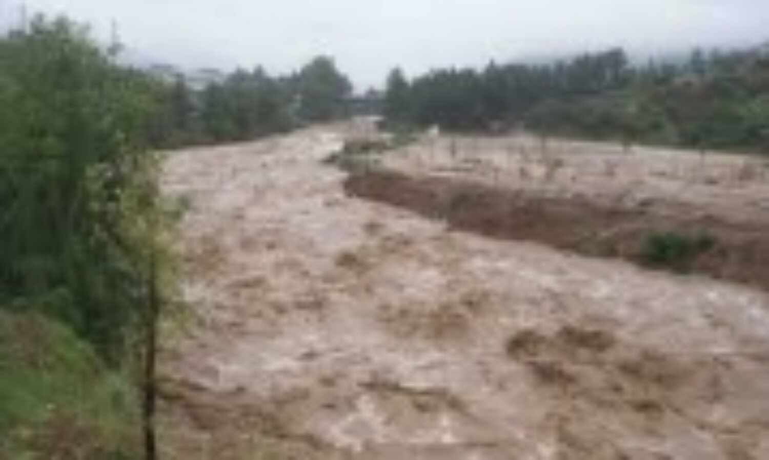 जम्मू-कश्मीर में बाढ़ प्रभावित इलाकों का जायजा लेने पहुंचे मोदी जम्मू-कश्मीर में बाढ़ प्रभावित इलाकों का जायजा लेने पहुंचे मोदी