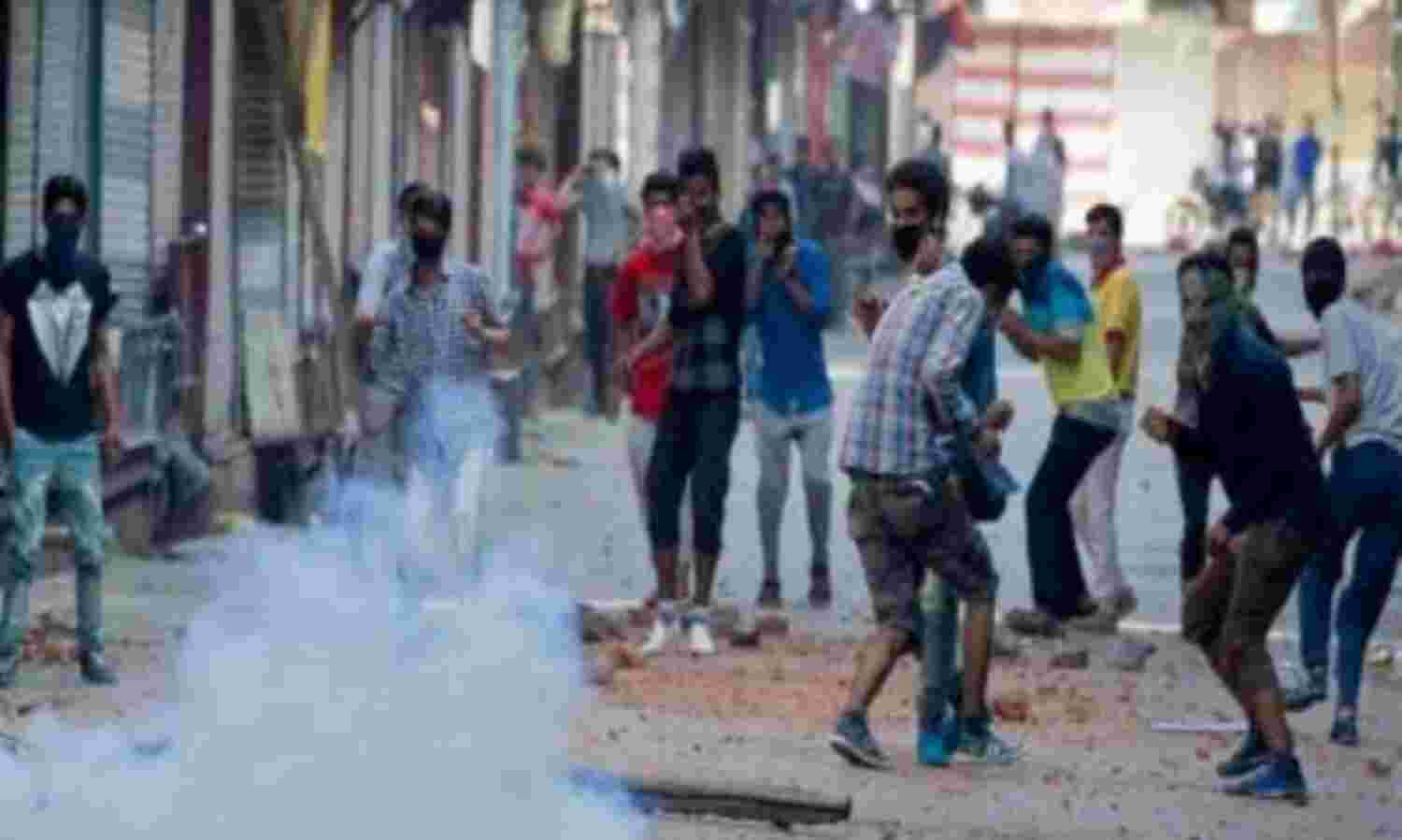 जम्मू कश्मीर में पिछले वर्ष 2016 में करीब 88 युवकों ने अपनाया आतंकवाद का रास्ता