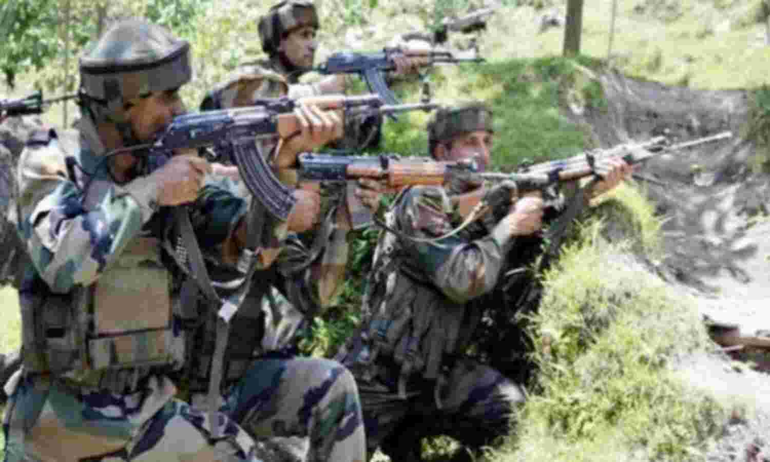 जम्मू कश्मीर के अनंतनाग जिले में सुरक्षाबलों के साथ मुठभेड़ में दो आतंकवादी ढेर