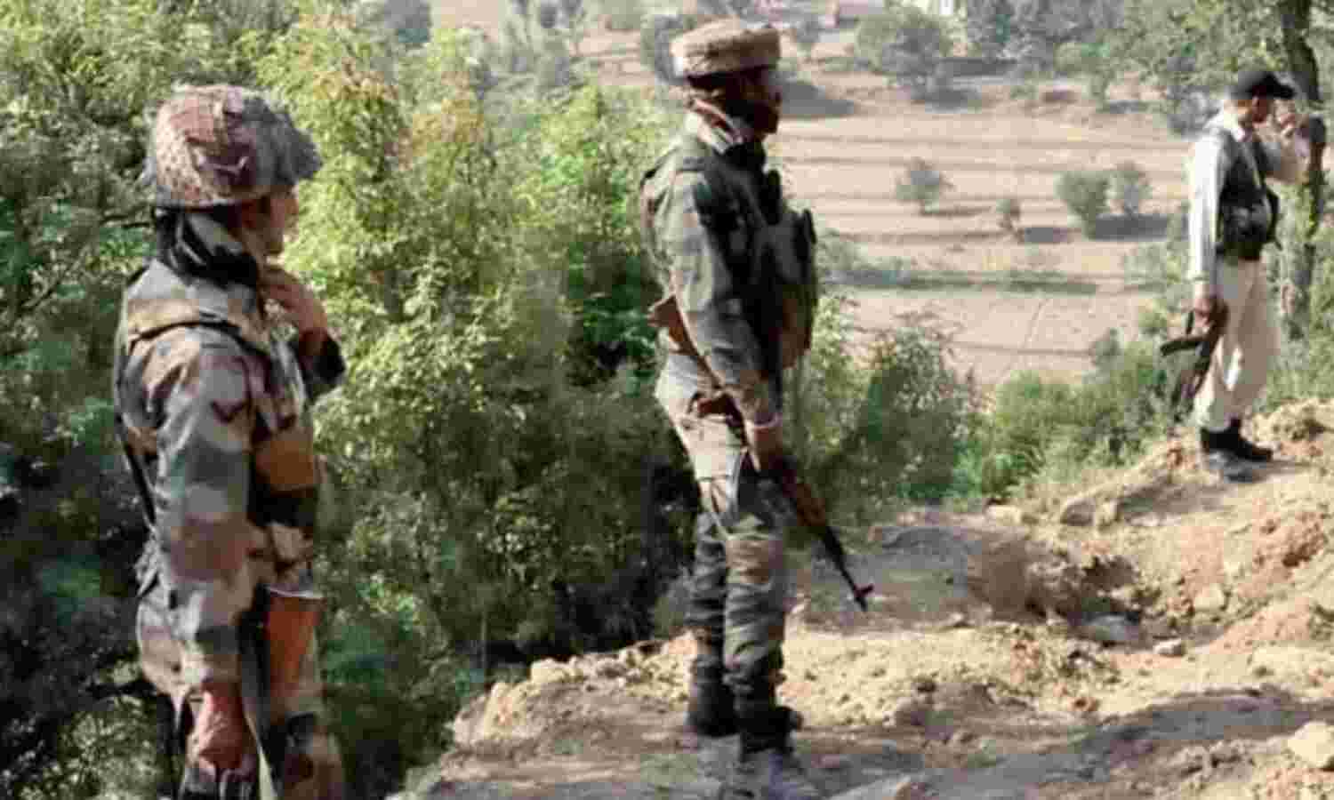 जम्मू : पाक सेना ने नौशेरा सेक्टर में की अंधाधुंध गोलाबारी जम्मू : पाक सेना ने नौशेरा सेक्टर में की अंधाधुंध गोलाबारी