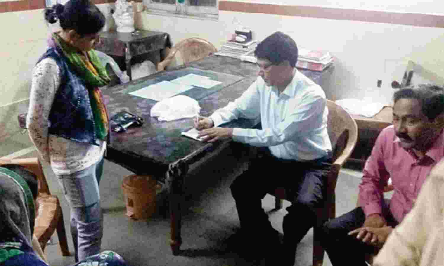 जूनियर चिकित्सक ने परिजनों के साथ की अभद्रता तो डॉ. तिवारी ने मांगी माफी