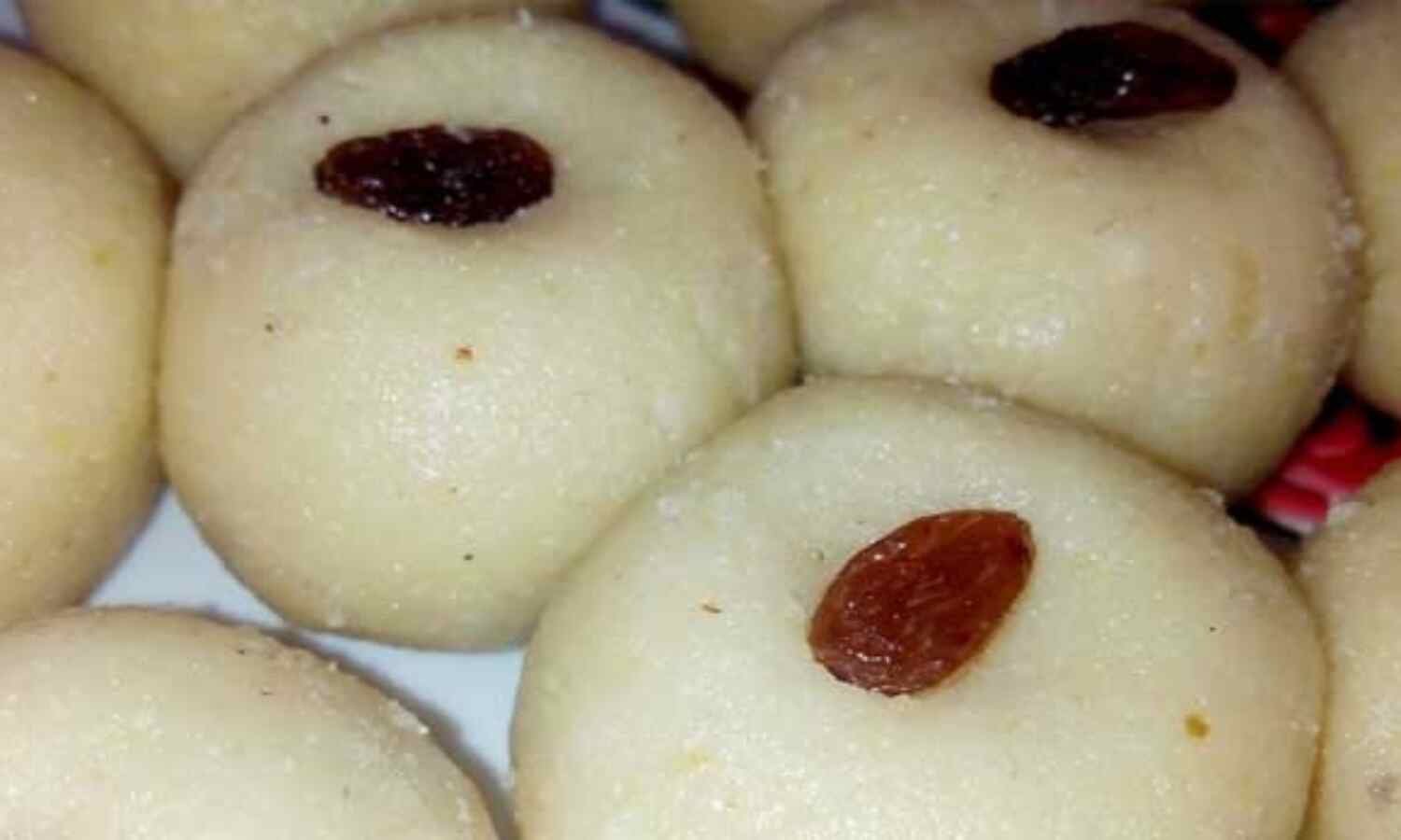 जन्माष्टमी पर बनाये मावा के लड्डू