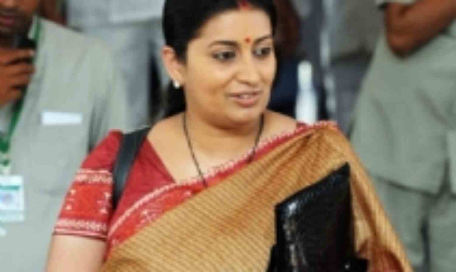 जेटली के बचाव में उतरी स्मृति इरानी जेटली के बचाव में उतरी स्मृति इरानी