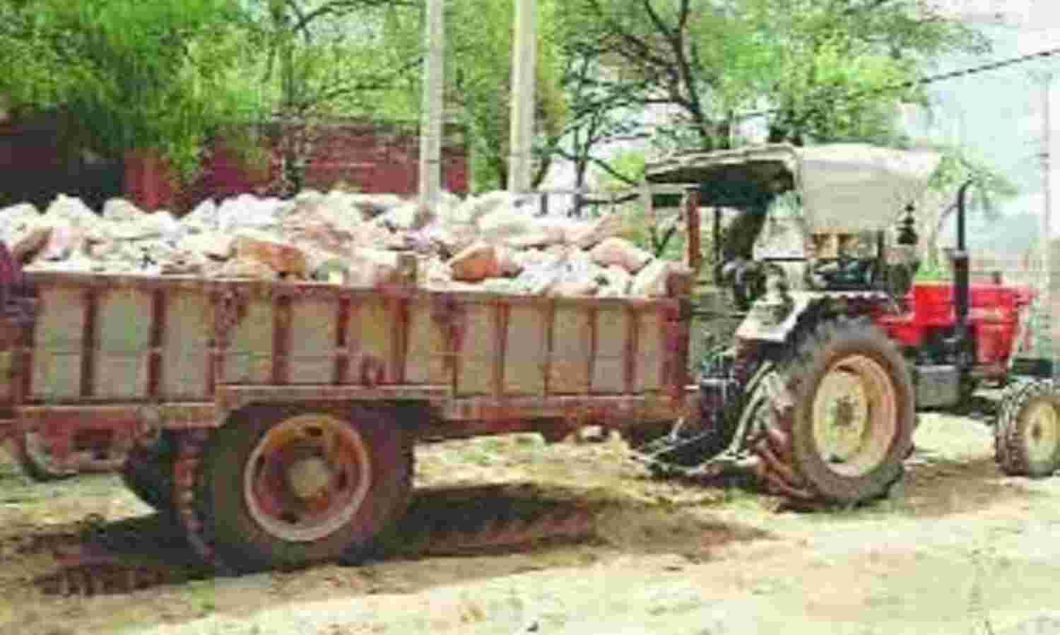 जंगल में रखा मिला पांच ट्रक फर्शी पत्थर जंगल में रखा मिला पांच ट्रक फर्शी पत्थर