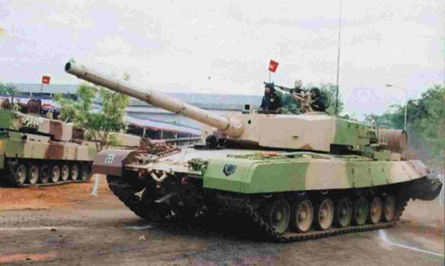 चीन ने दो सैन्य अभ्यासों के बहाने हजारों टन सैन्य साजोसामान तिब्बत भेजा चीन ने दो सैन्य अभ्यासों के बहाने हजारों टन सैन्य साजोसामान तिब्बत भेजा