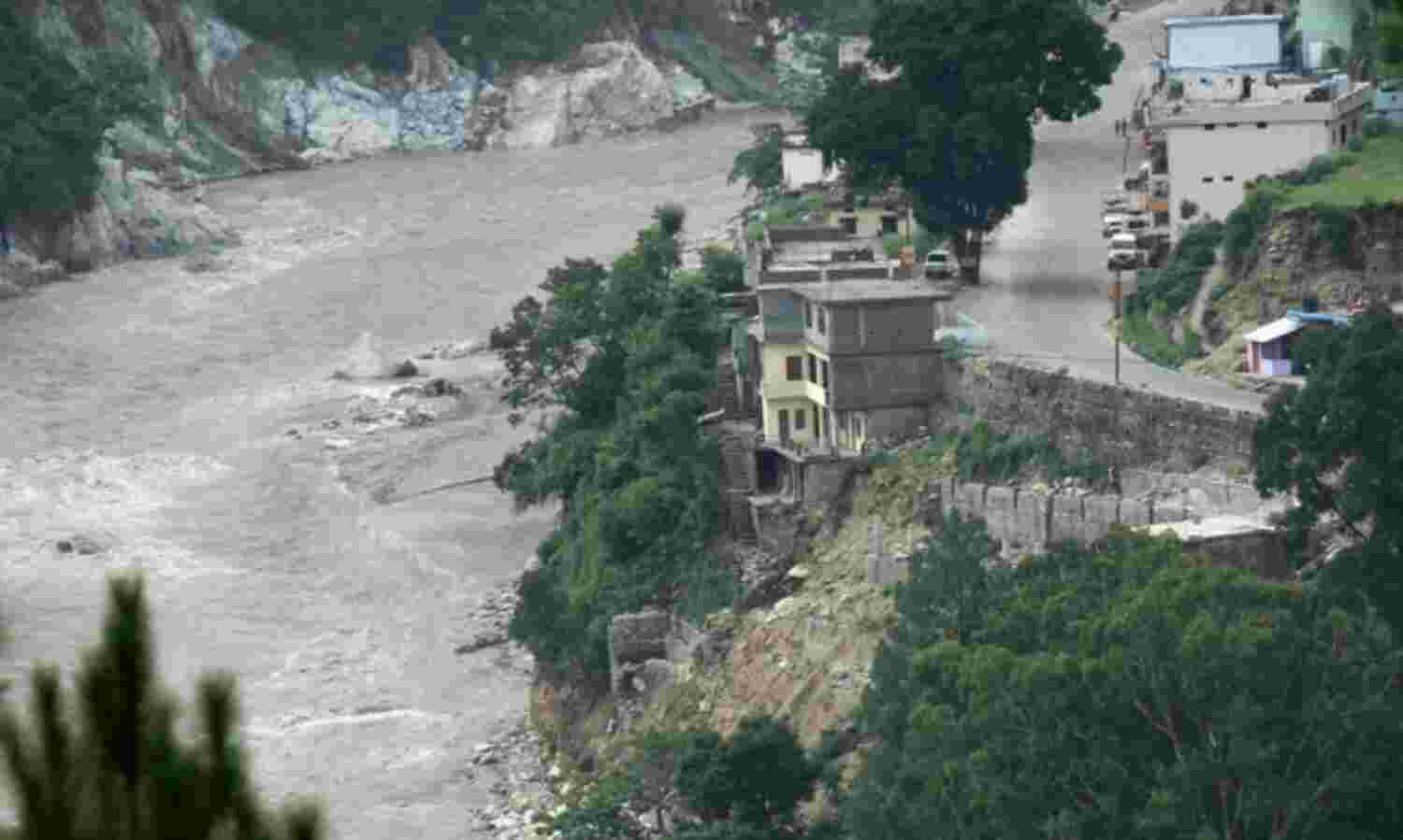 उत्तराखंड में बारिश से 34 लोगों की मौत, अगले 72 घंटे भारी बारिश का अलर्ट जारी