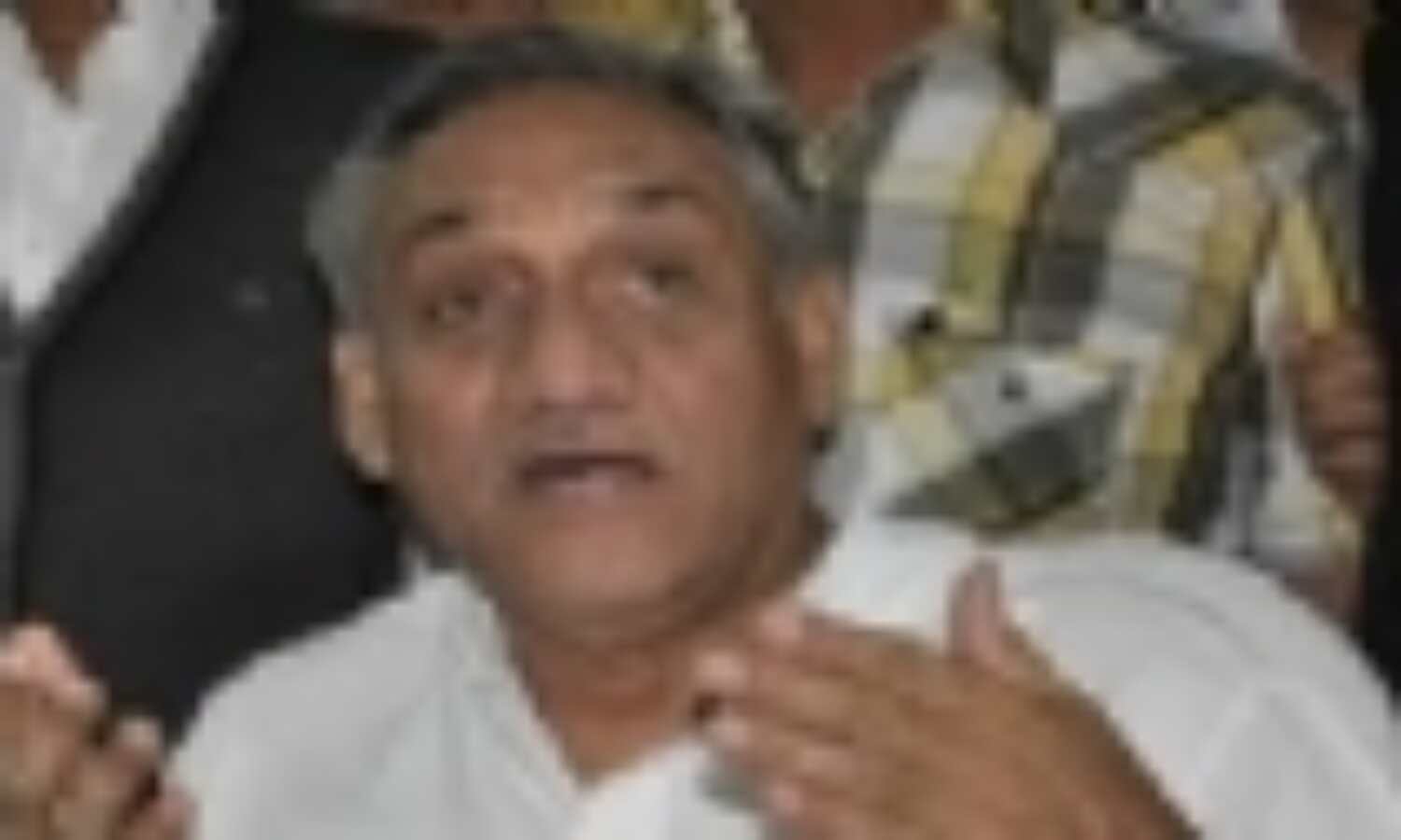 उत्तराखंड के मुख्यमंत्री विजय बहुगुणा ने दिया इस्तीफा उत्तराखंड के मुख्यमंत्री विजय बहुगुणा ने दिया इस्तीफा