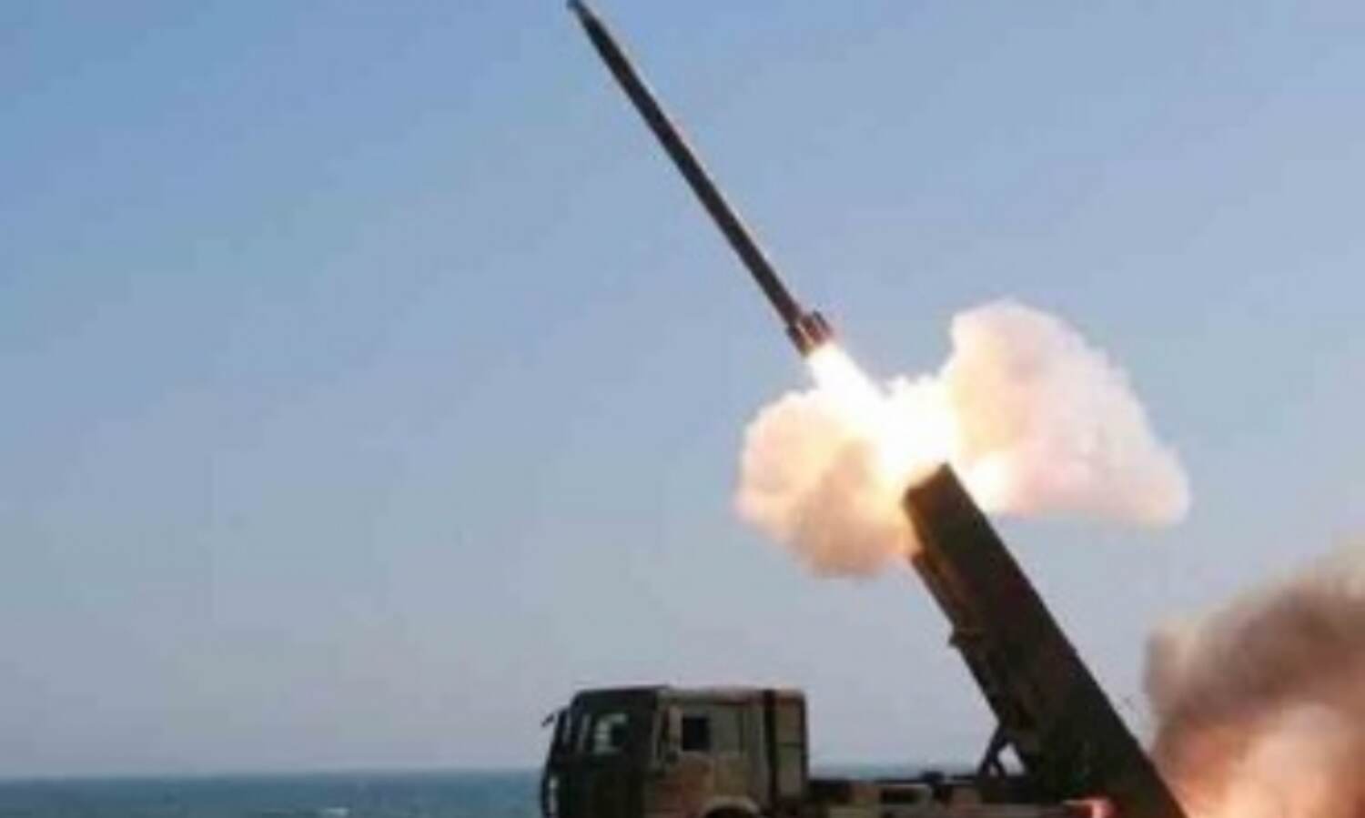 उत्तर कोरिया ने जापानी सागर में दागीं 4 बैलिस्टिक मिसाइले