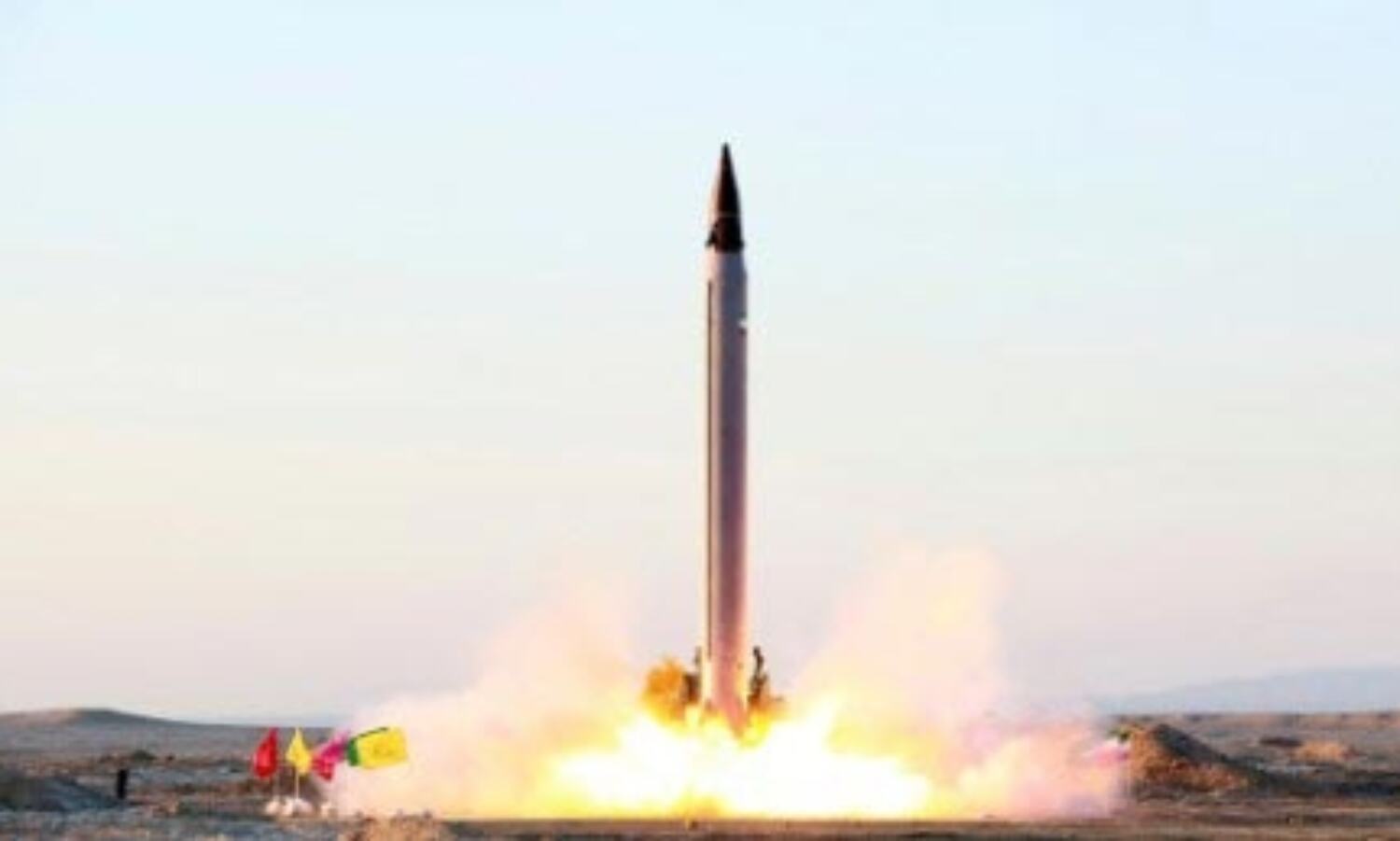 ईरान ने फिनिक्स रॉकेट का सफल परीक्षण किया ईरान ने फिनिक्स रॉकेट का सफल परीक्षण किया