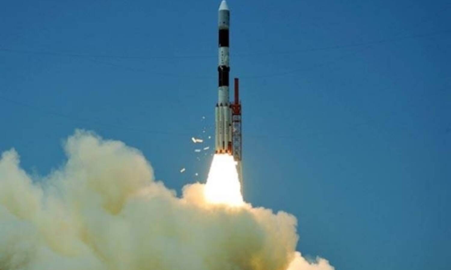 इसरो की  ऐतिहासिक छलांग, पीएसएलवी से 8 सैटेलाइट लॉन्च