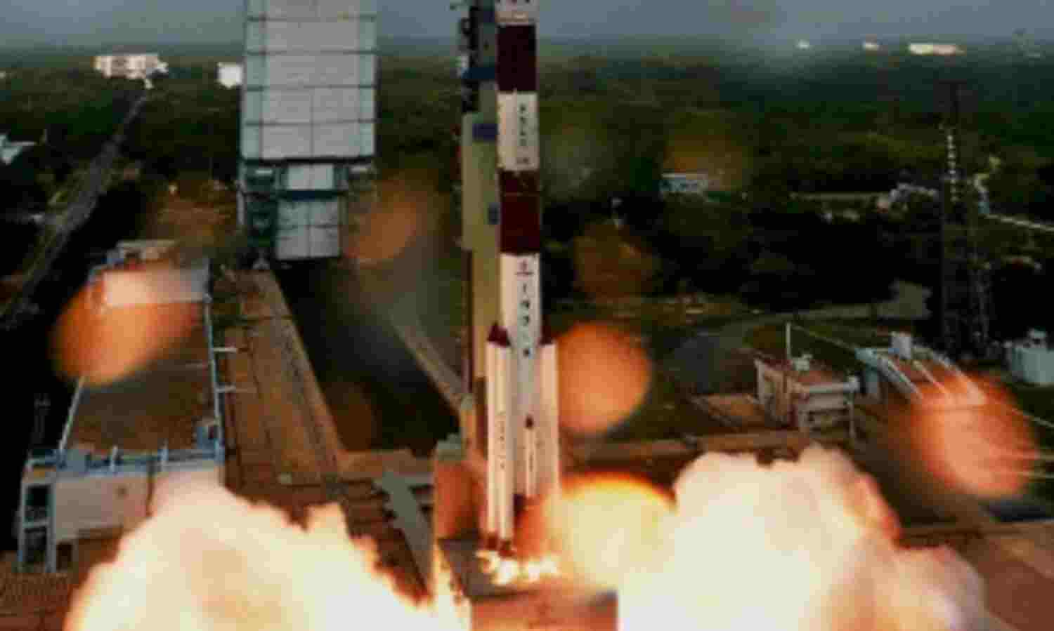 इसरो ने एक साथ रिकॉर्ड 104 सैटेलाइट का प्रक्षेपण कर रचा इतिहास