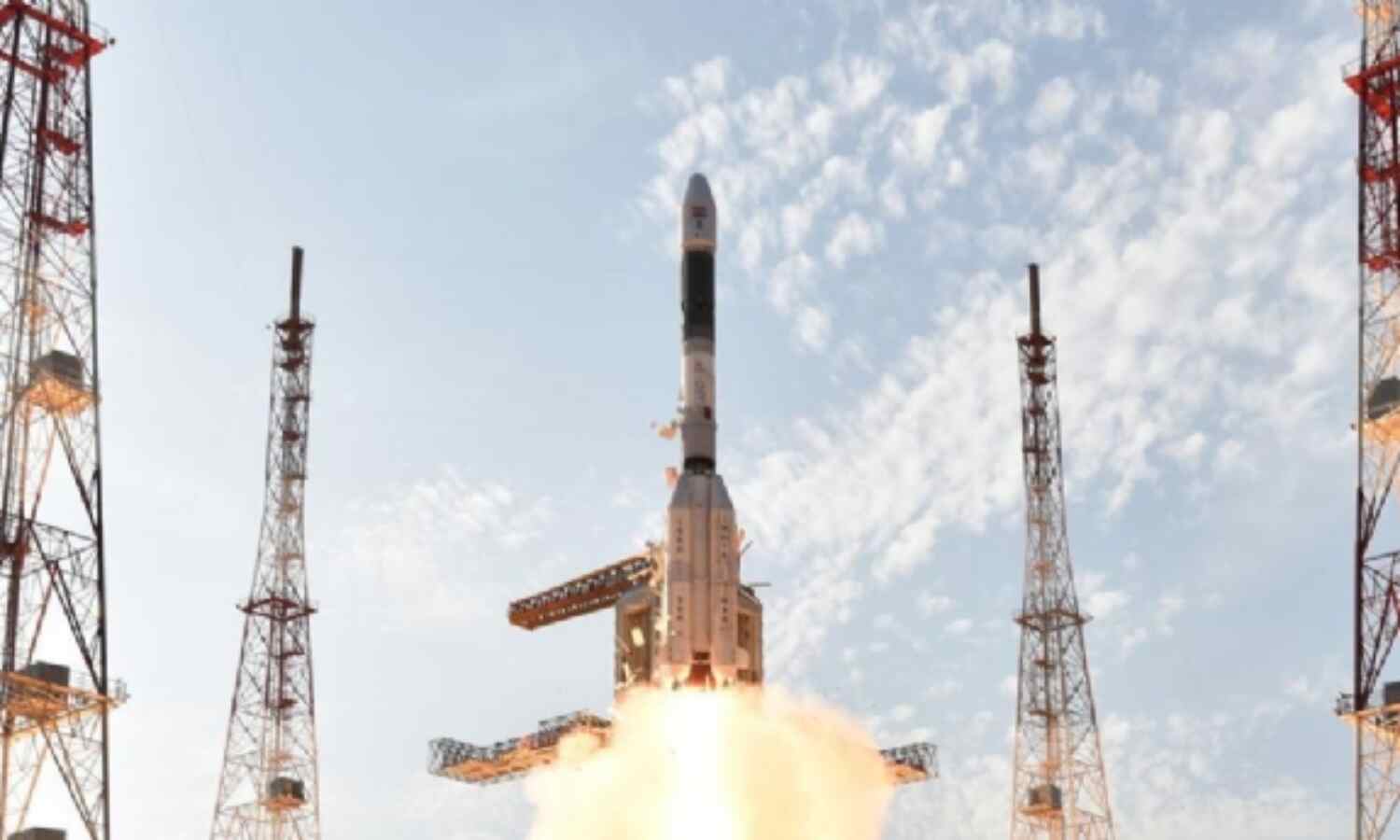 इसरो ने सबसे भारी रॉकटे जीएसएलवी मार्क-3 का किया सफल प्रक्षेपण इसरो ने सबसे भारी रॉकटे जीएसएलवी मार्क-3 का किया सफल प्रक्षेपण