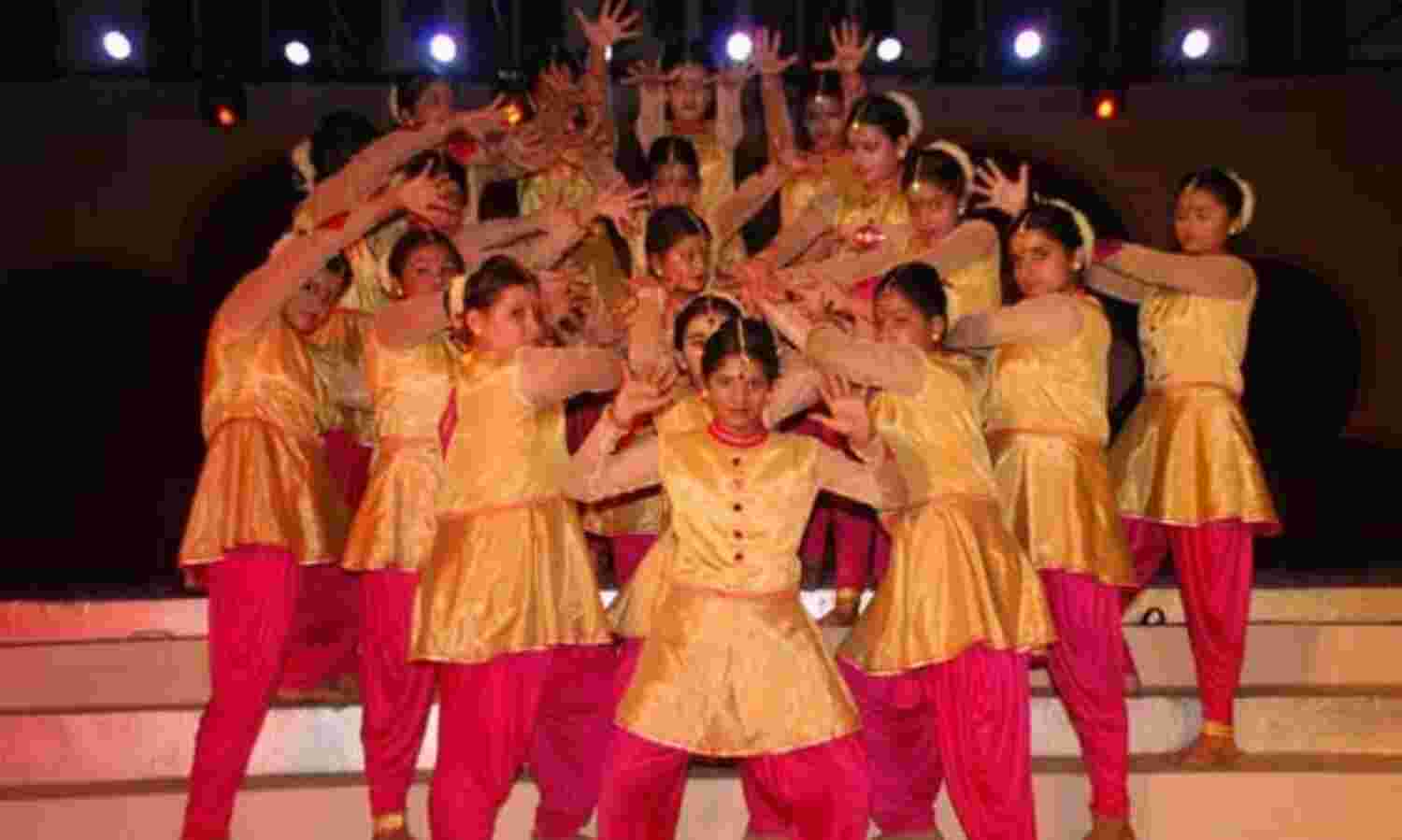 इस मिलावट के हमने ऐसे-ऐसे चमत्कार भुगते हैं..