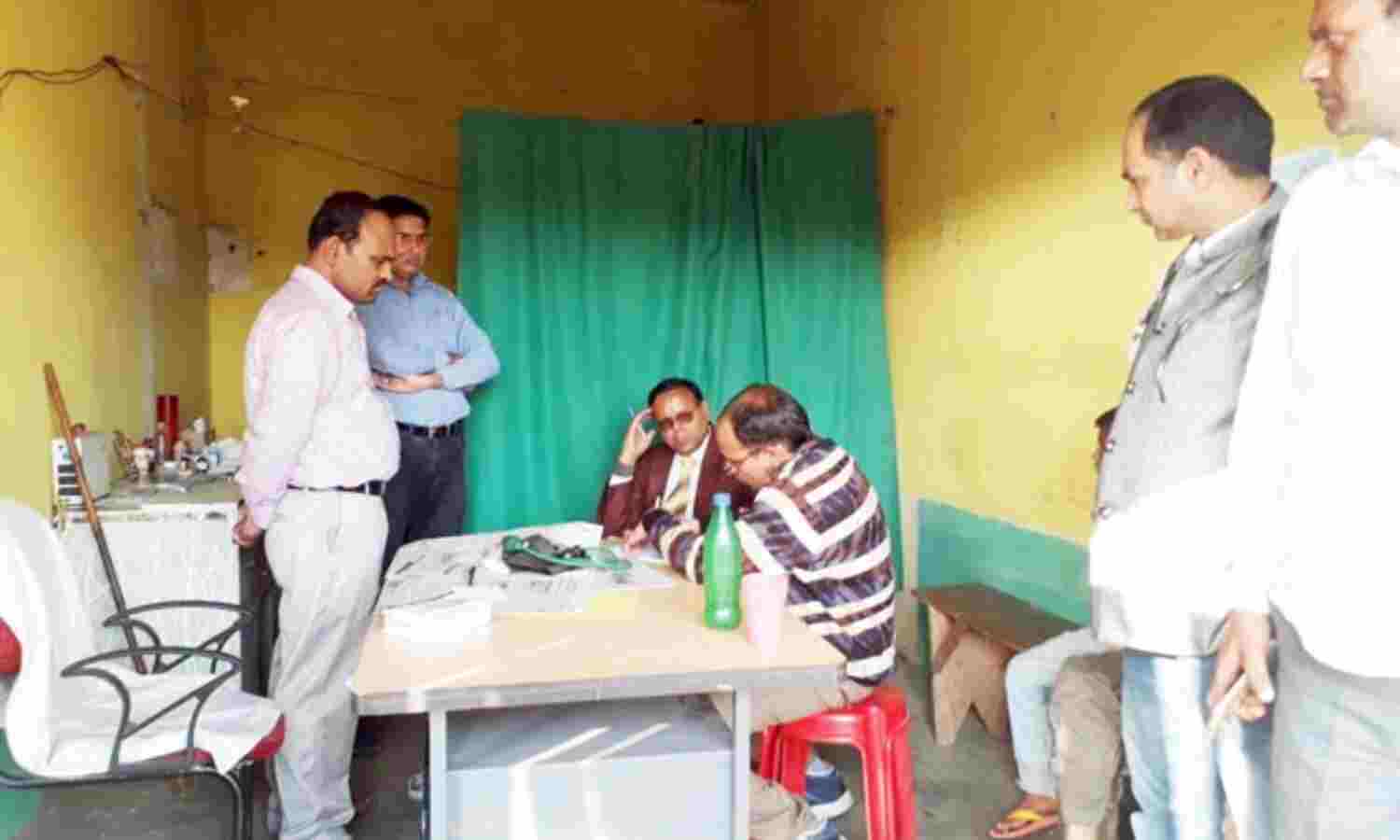 इलैक्ट्रॉनिक की दुकान में खुली क्लीनिक सील की