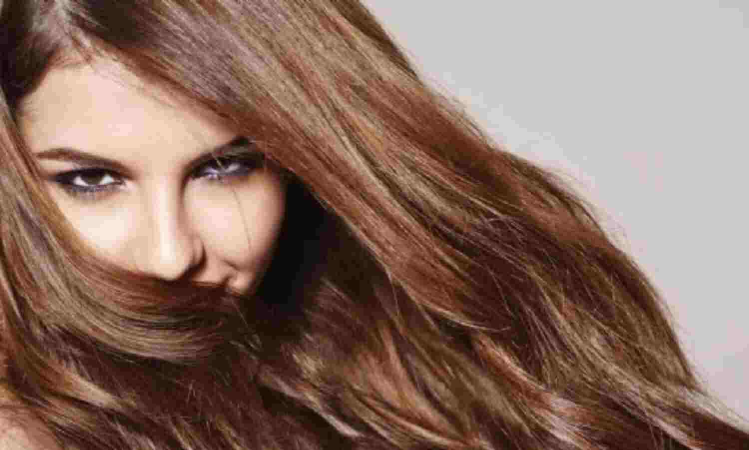 इन घरेलू उपायों से बनाऐं बालों को चमकदार और मुलायम