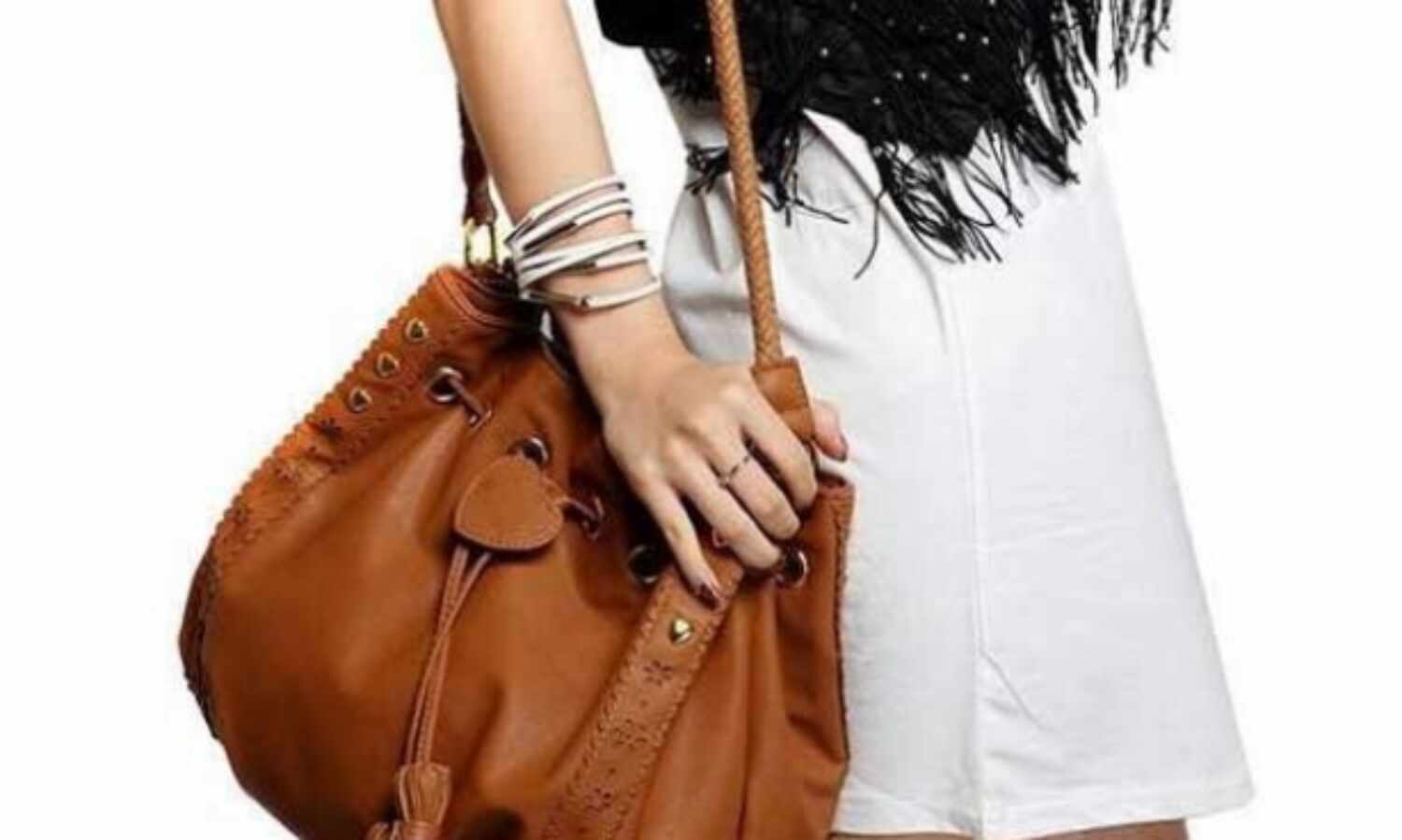 इन तरीकों से  कैरी करे अपना बैग