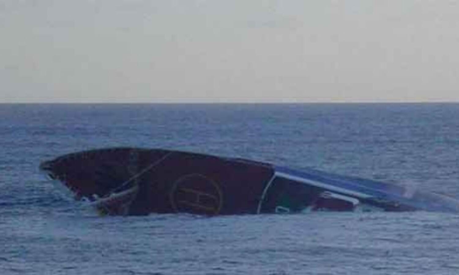 इंडोनेशिया में नाव डूबने से 13 लोगों के मरने की आशंका