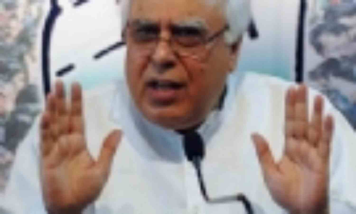 इंटर्न शोषण के मुद्दे को दबाया नहीं जा सकता: सिब्बल