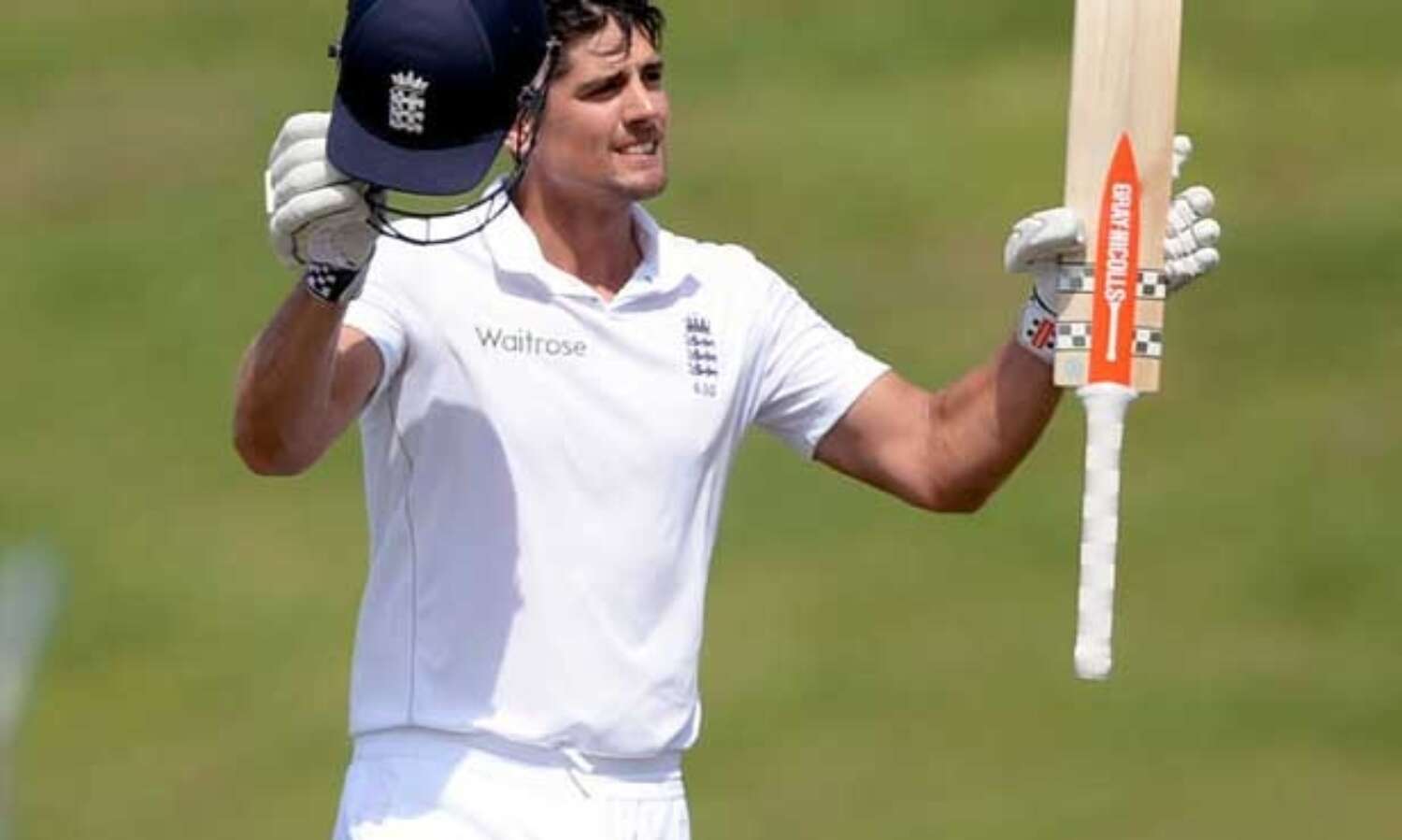 इंग्लैंड ने कुक के शानदार दोहरे शतक के दम पर की जीत हासिल