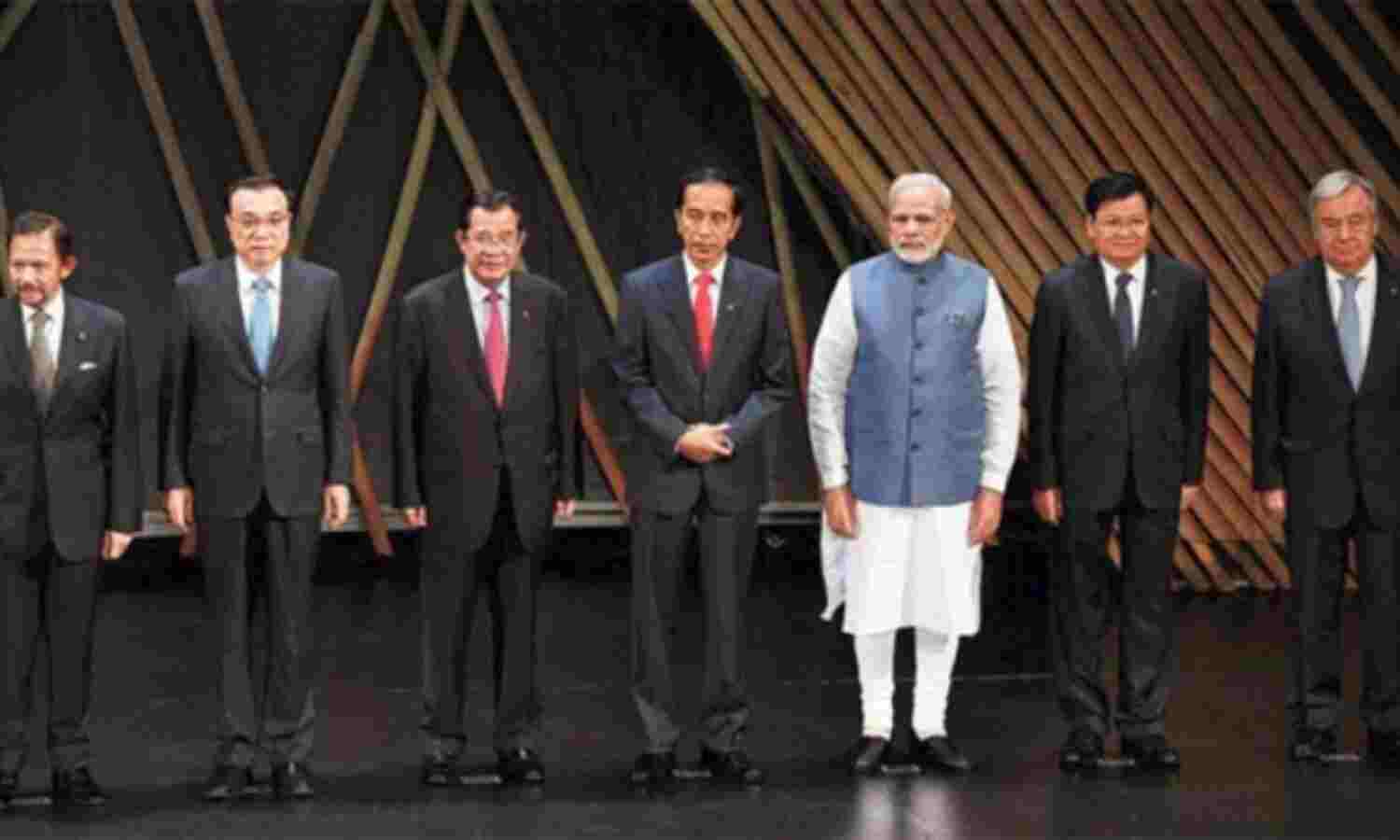 आसियान-भारत: थाईलैंड की पीएम से मिले मोदी, रक्षा, कारोबार, सांस्कृतिक पक्ष पर हुई बात